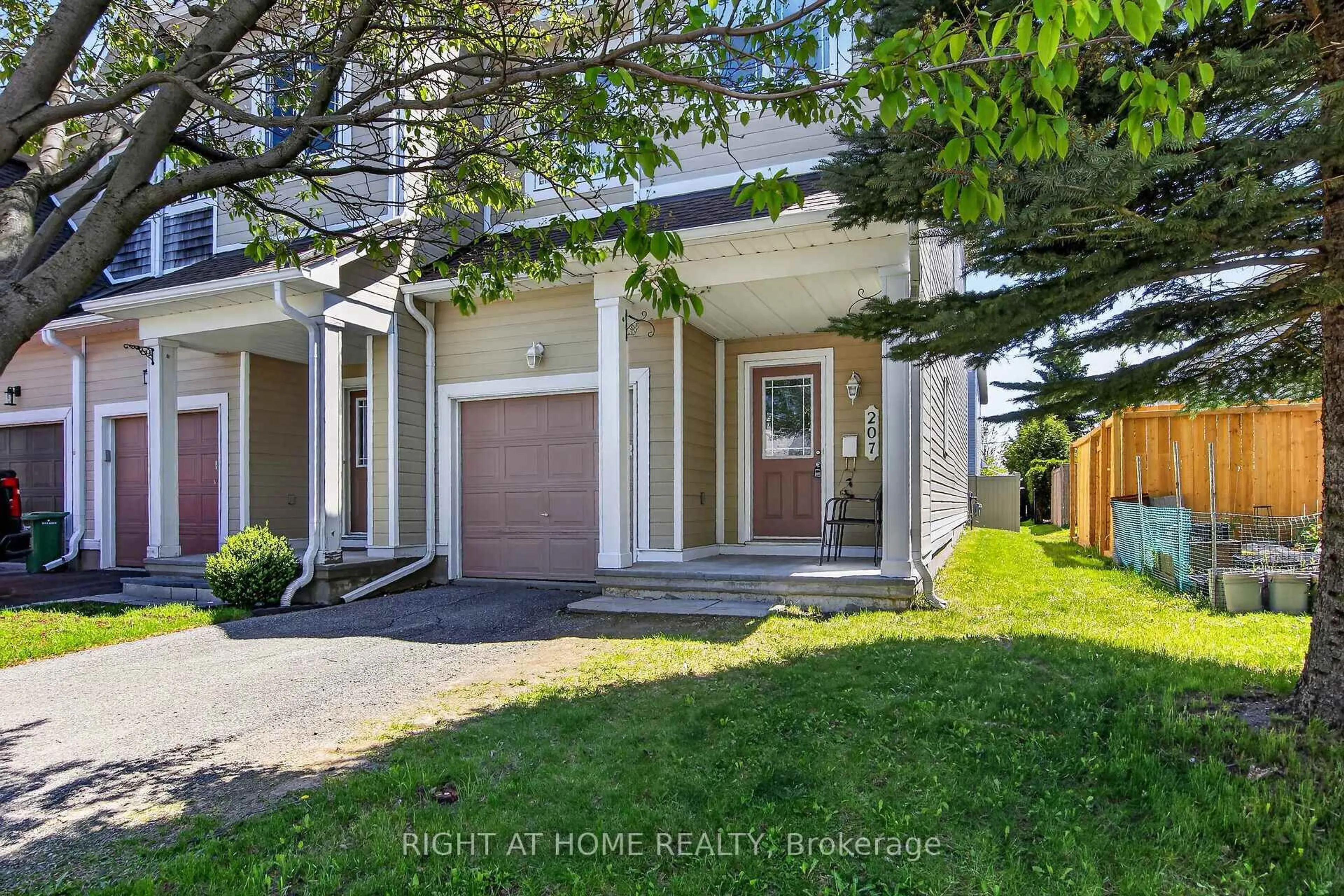 Unknown for 207 Catamount Crt, Ottawa Ontario K2M 0A8
