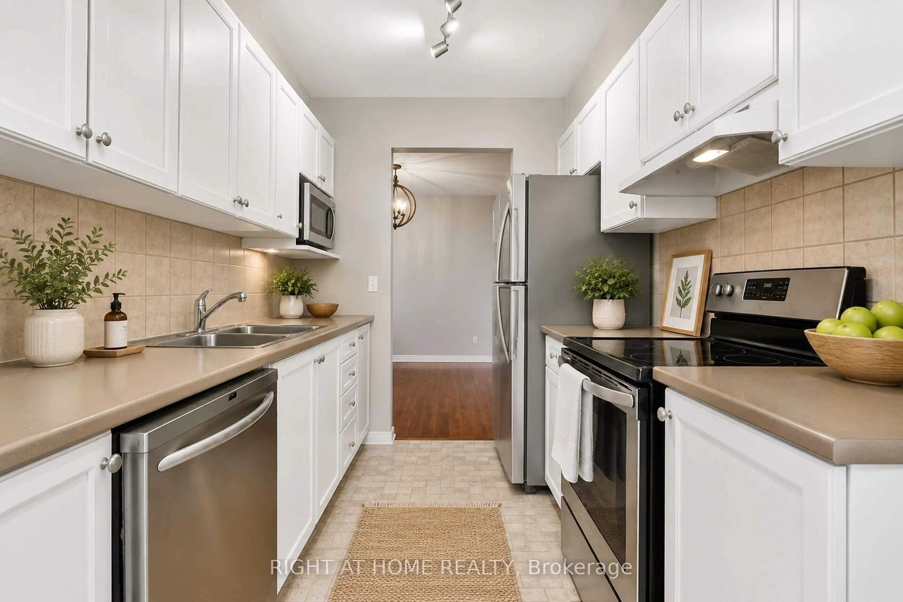Standard kitchen, unknown for 207 Catamount Crt, Ottawa Ontario K2M 0A8
