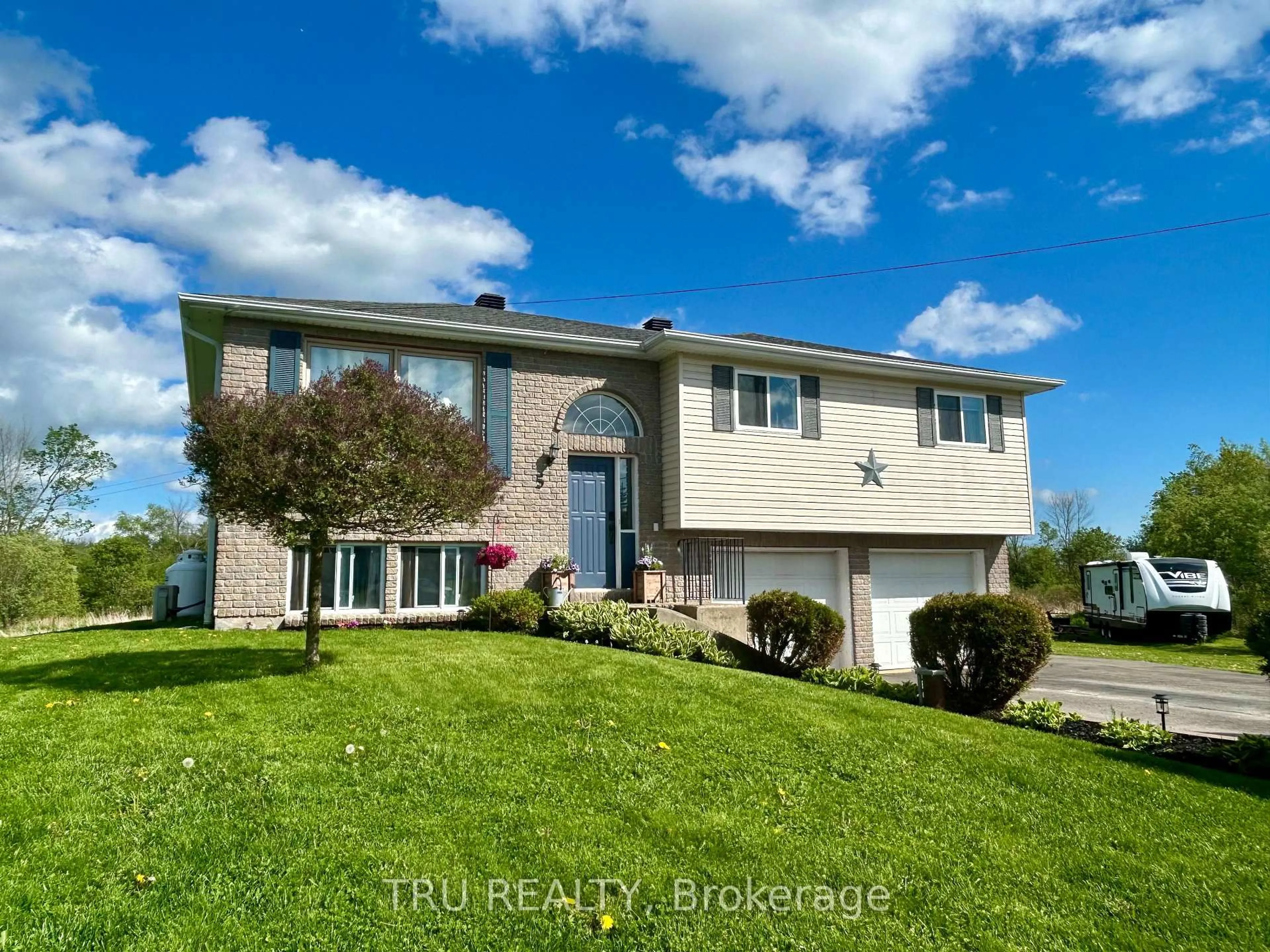Home with vinyl exterior material, water/lake/river/ocean view for 5 Brookview Cres, Athens Ontario K0E 1B0