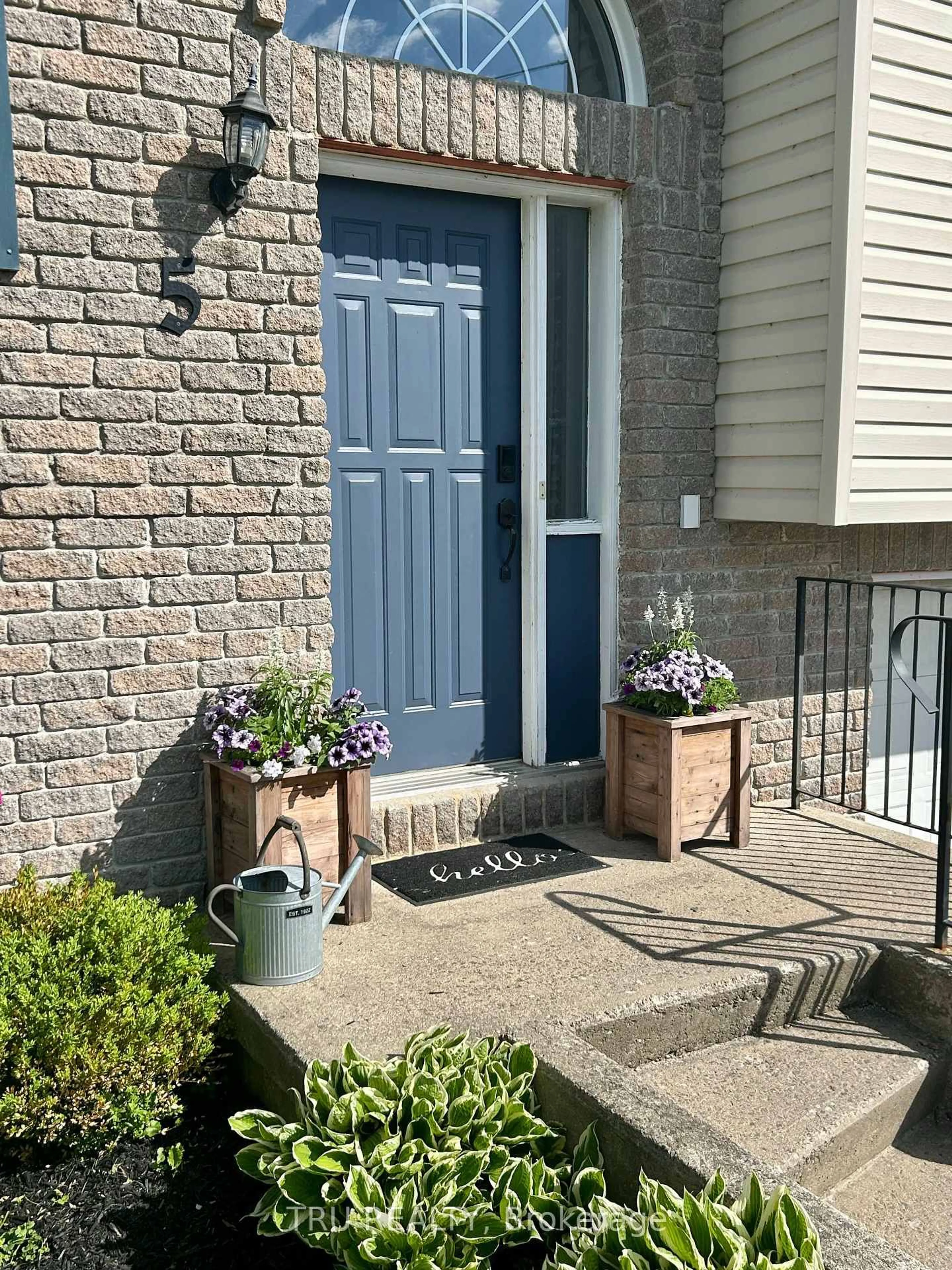 Indoor entryway for 5 Brookview Cres, Athens Ontario K0E 1B0