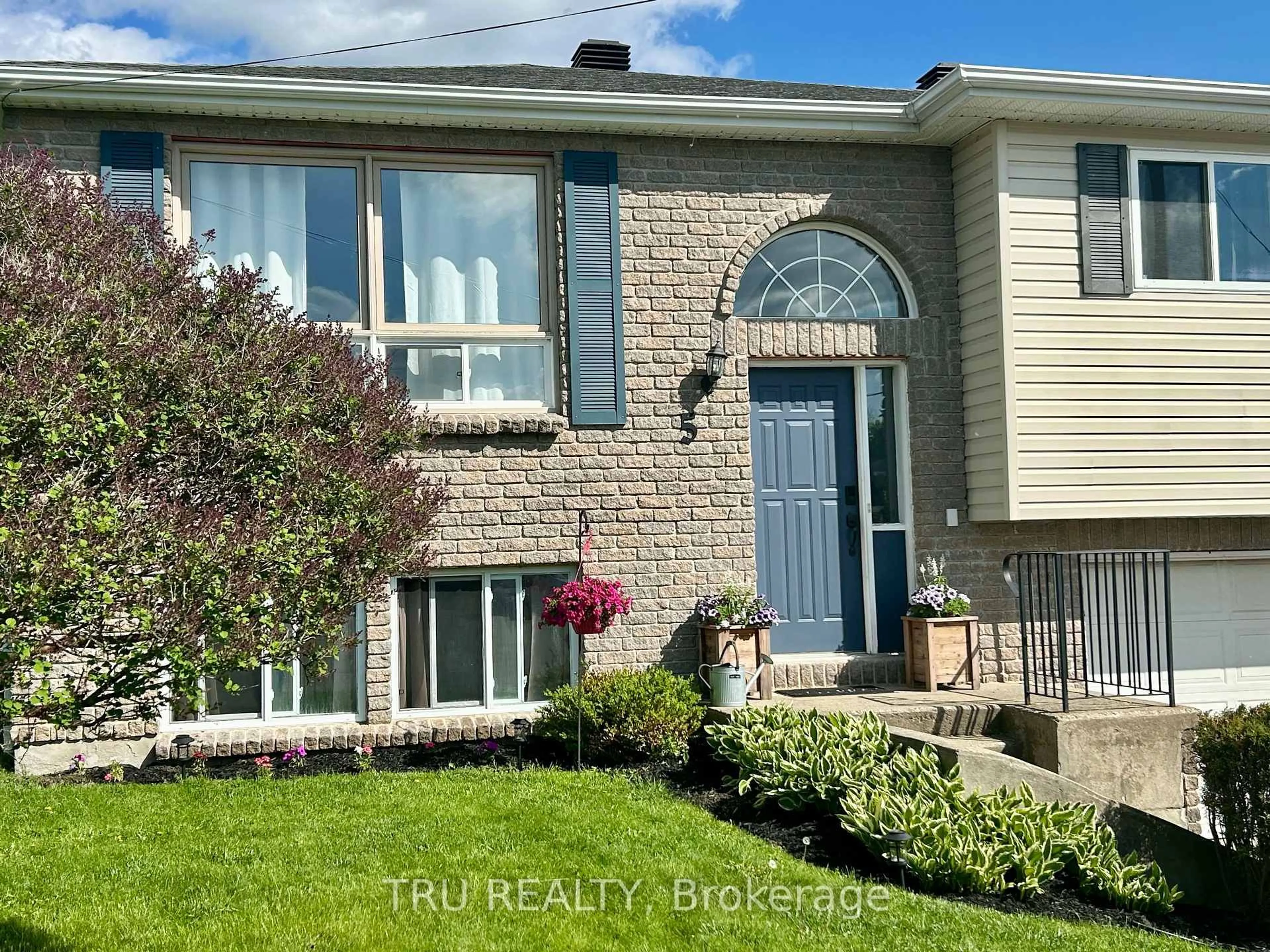 Unknown for 5 Brookview Cres, Athens Ontario K0E 1B0