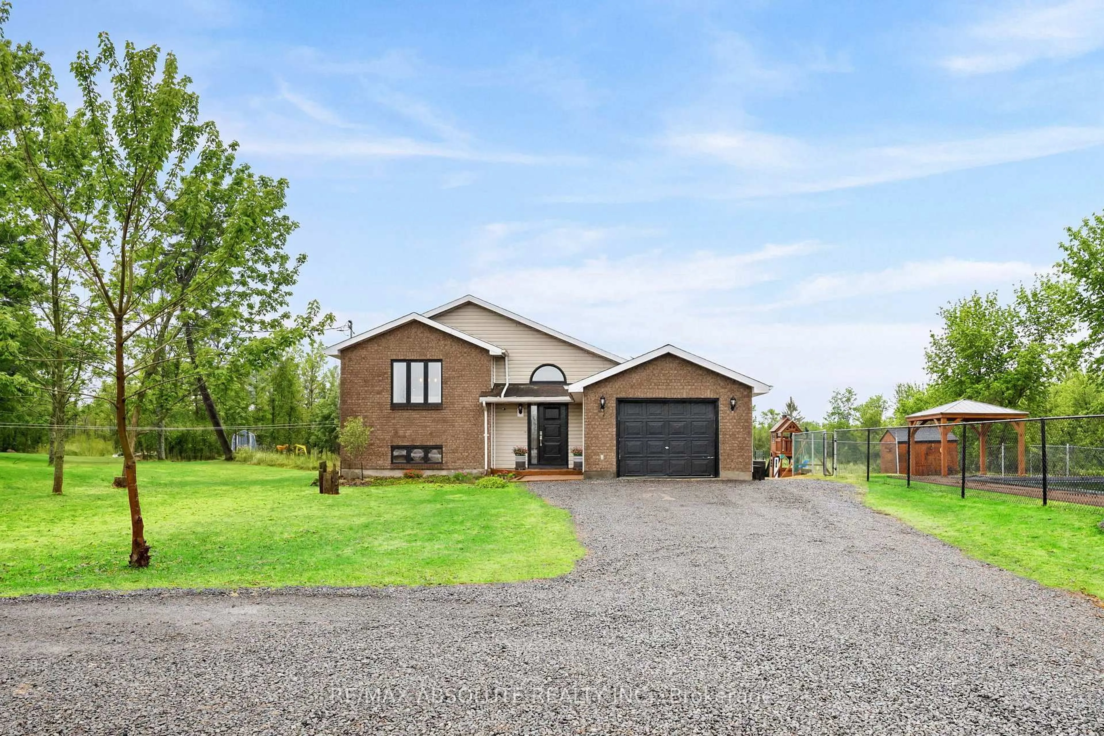 A pic from outside/outdoor area/front of a property/back of a property/a pic from drone, street for 1877 Russett Dr, Arnprior Ontario K7S 3G8
