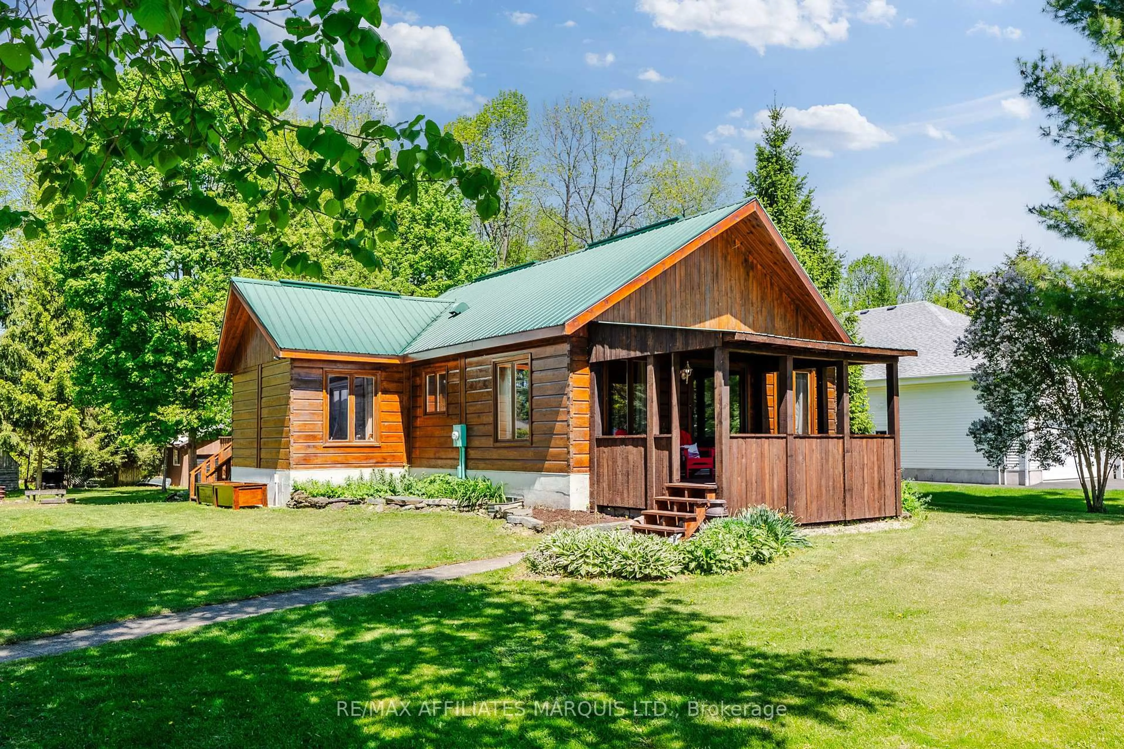 Home with vinyl exterior material, building for 6571 Tree Haven Rd, South Glengarry Ontario K0C 2E0
