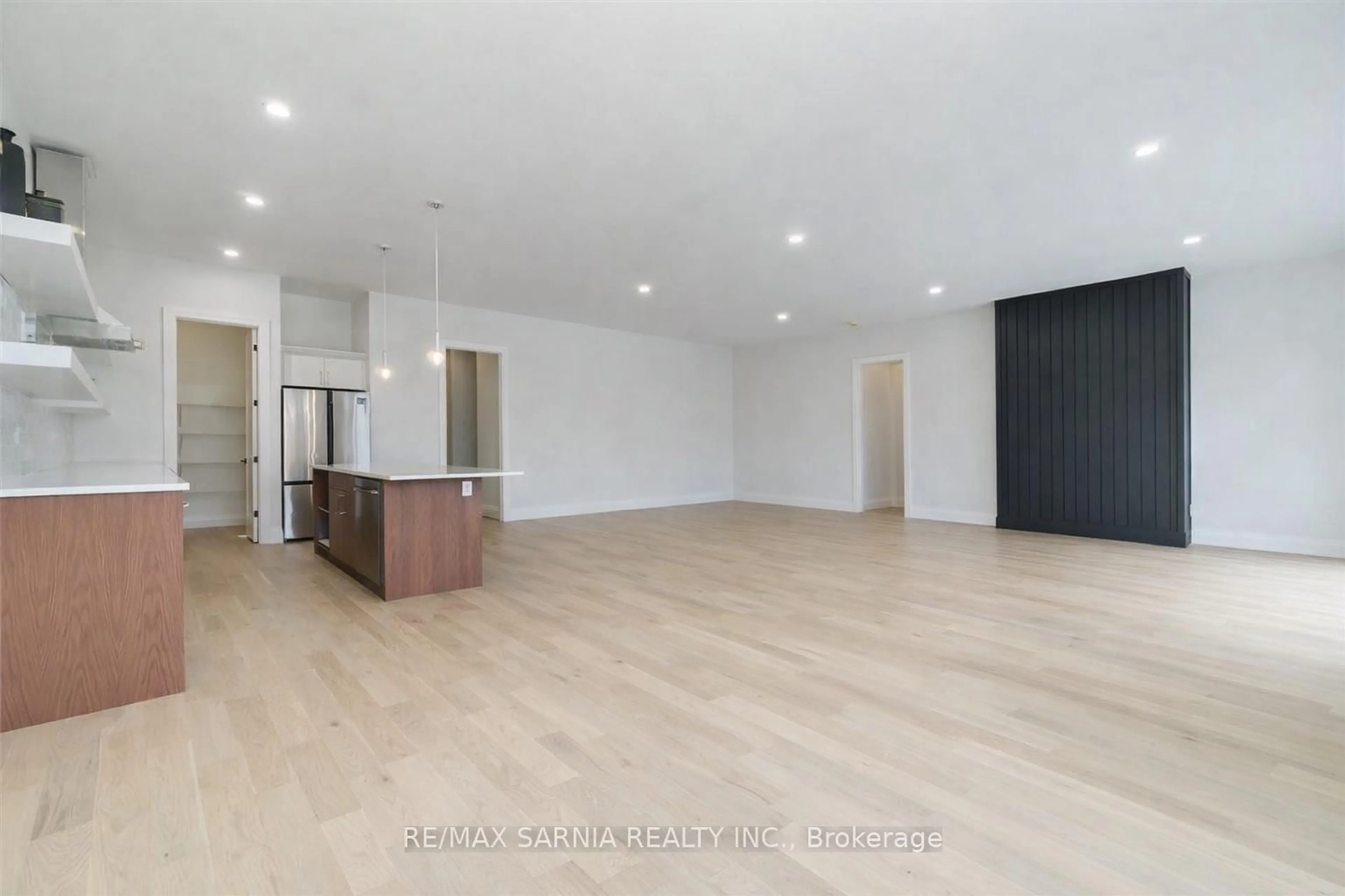 A pic of a room for 601 Sweetbay Cres, Sarnia Ontario N7S 0A8