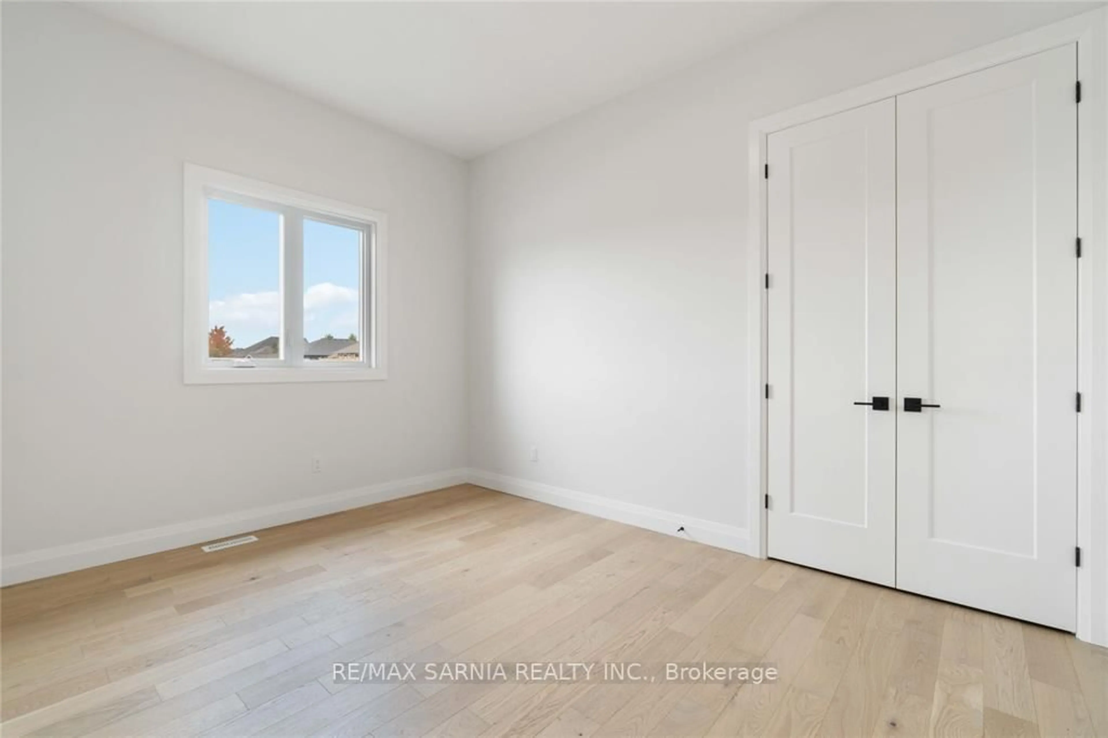 A pic of a room for 601 Sweetbay Cres, Sarnia Ontario N7S 0A8
