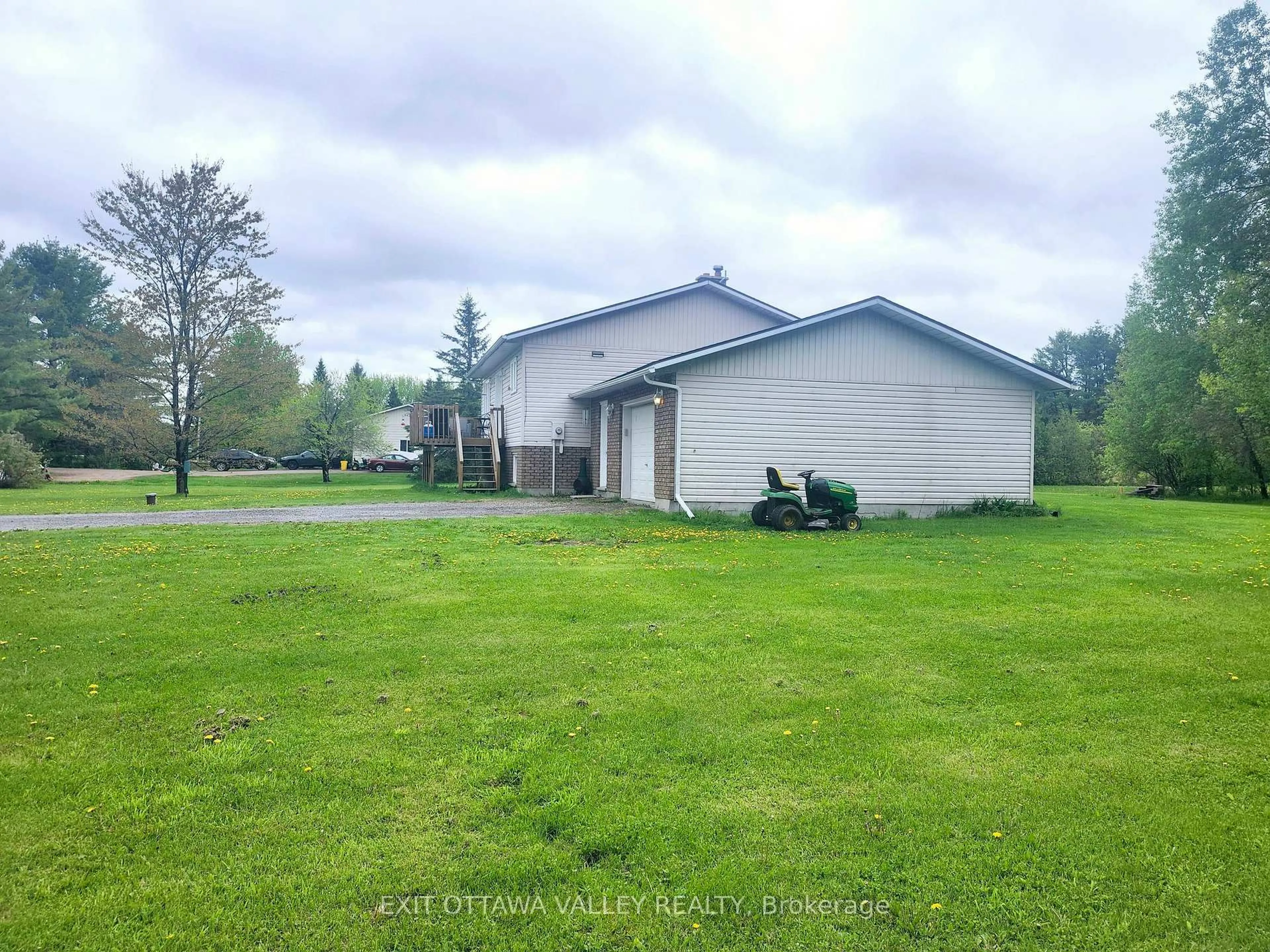 A pic from outside/outdoor area/front of a property/back of a property/a pic from drone, unknown for 2943 B Line Rd, Pembroke Ontario K8A 6W6