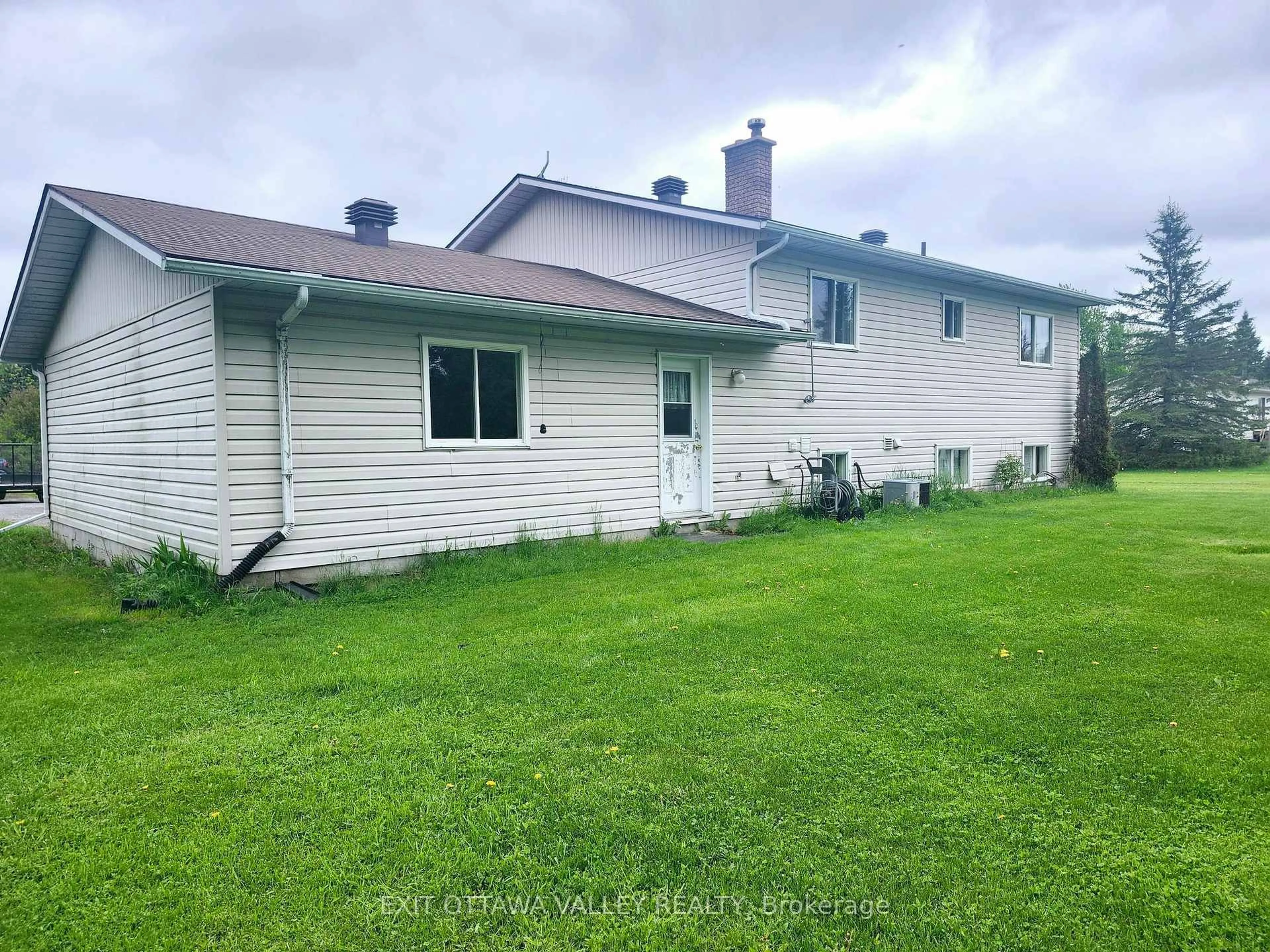 A pic from outside/outdoor area/front of a property/back of a property/a pic from drone, unknown for 2943 B Line Rd, Pembroke Ontario K8A 6W6