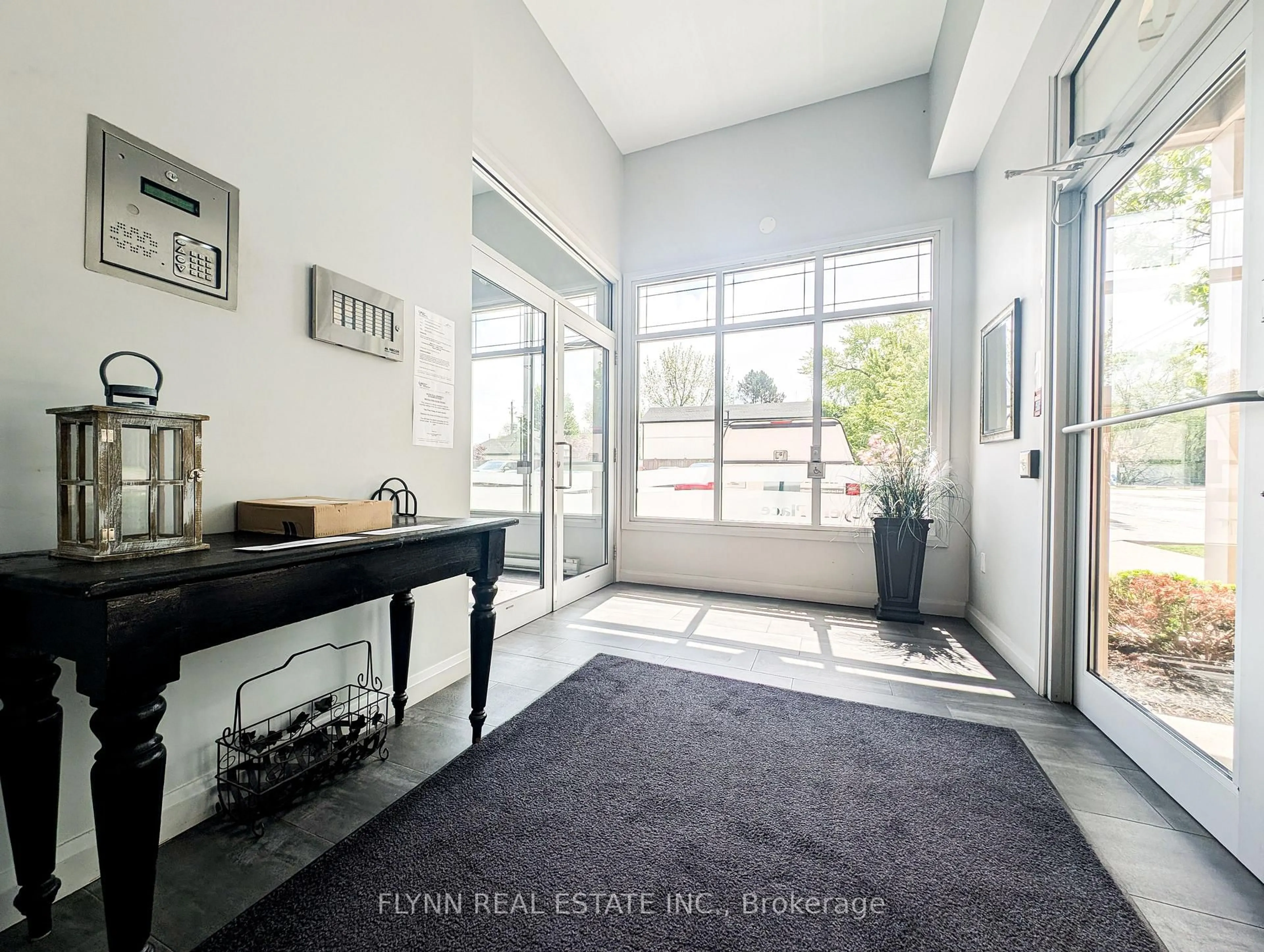 Indoor entryway for 3710 Main St #207, Niagara Falls Ontario L2G 6B1