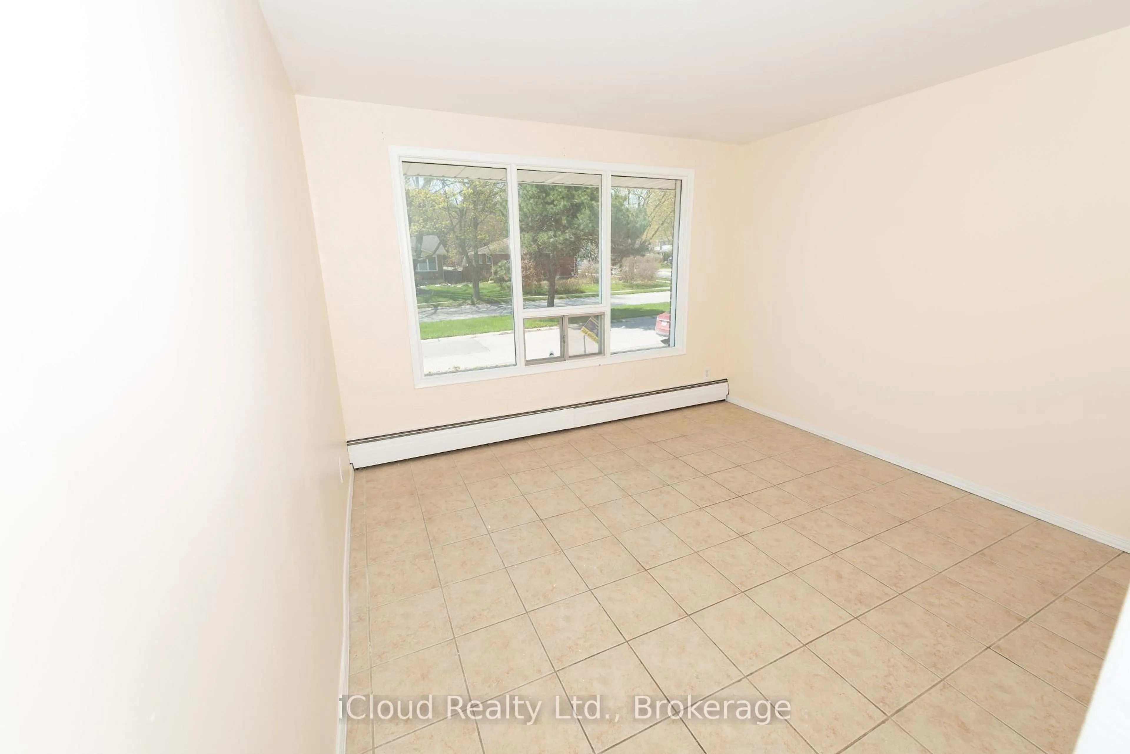 A pic of a room for 536 Glen Forrest Blvd, Waterloo Ontario N2L 4J2