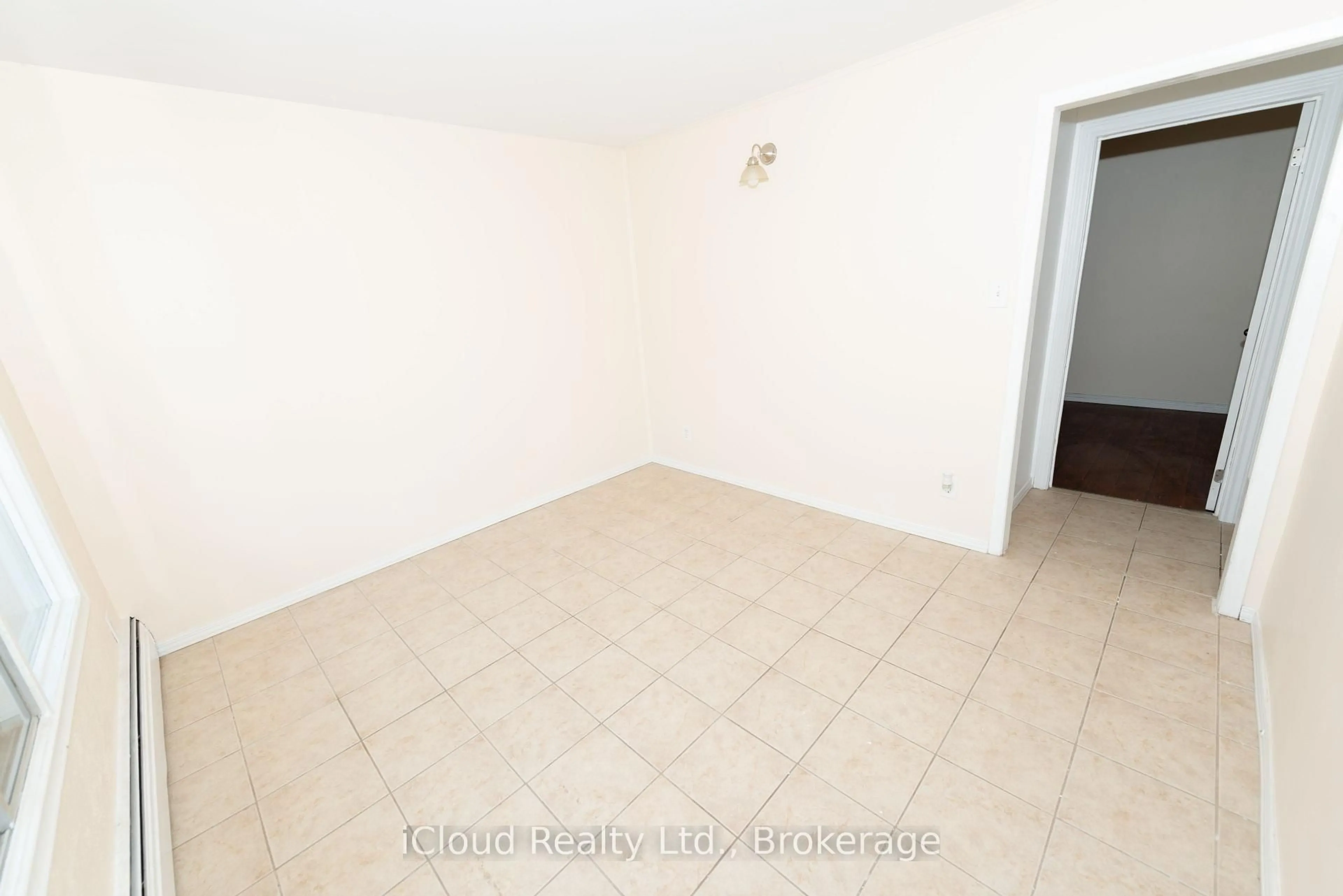 A pic of a room for 536 Glen Forrest Blvd, Waterloo Ontario N2L 4J2