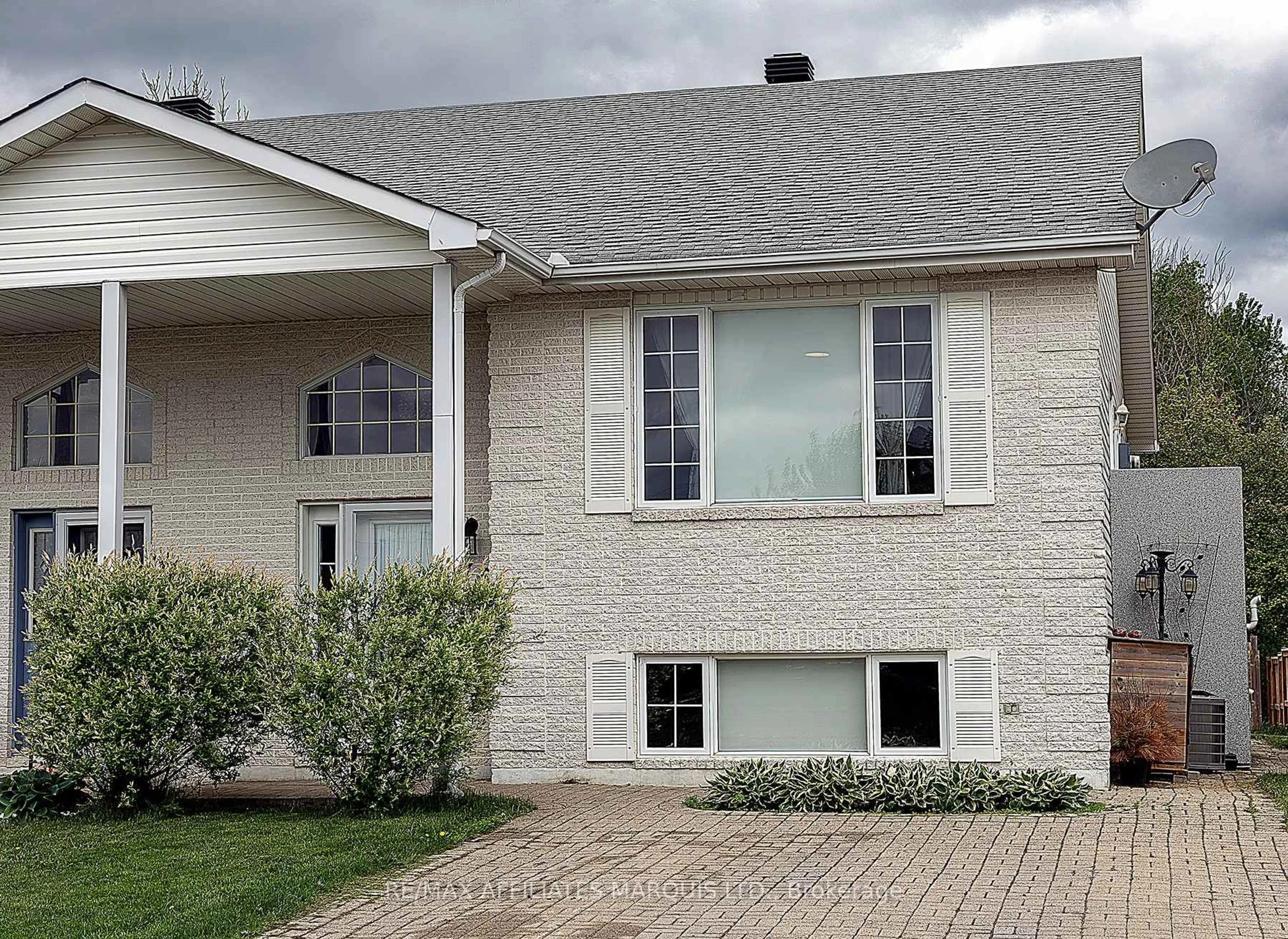 Home with vinyl exterior material, street for 76 Rowan Dr, South Dundas Ontario K0C 1X0