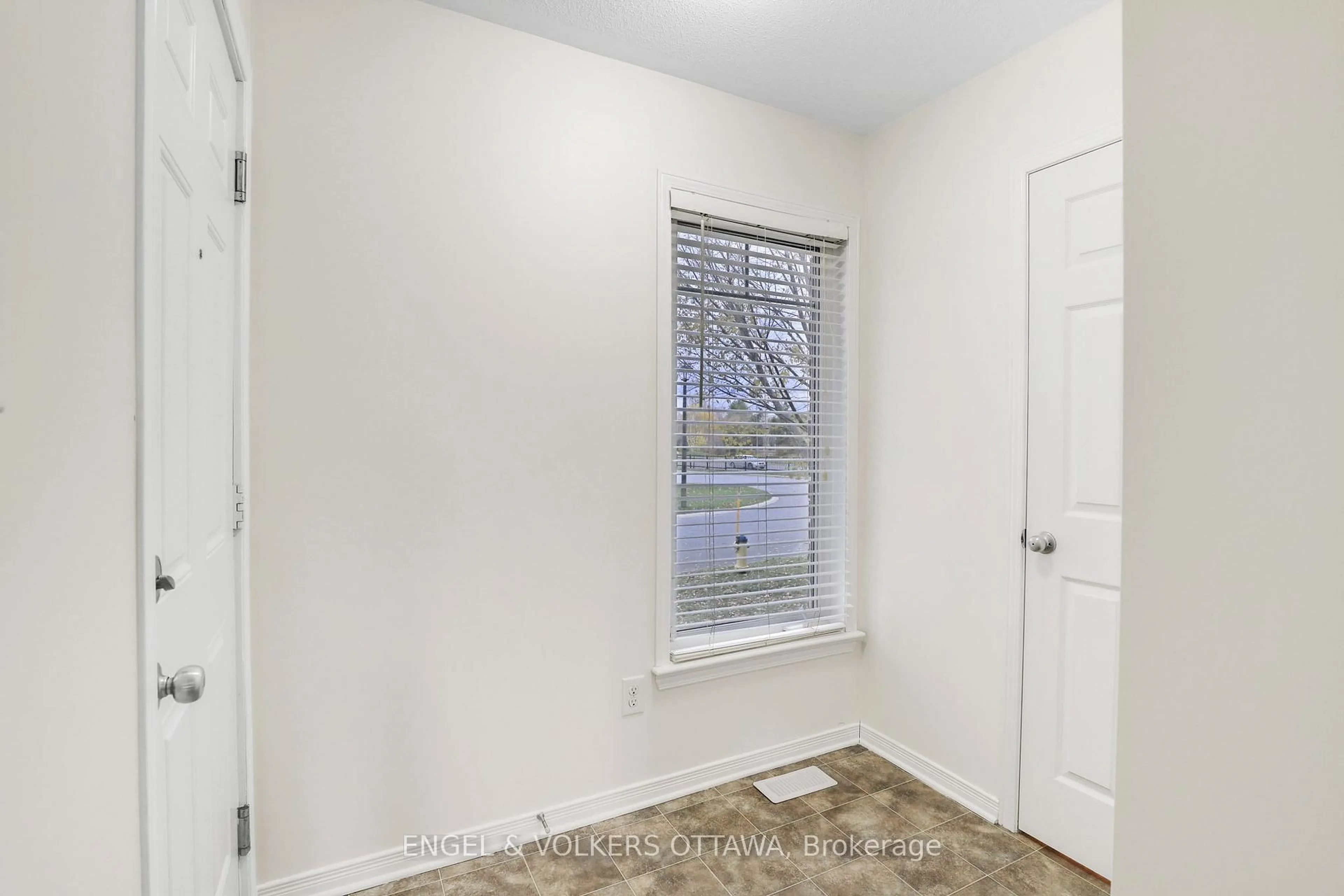 A pic of a room for 270 Espin Hts, Ottawa Ontario K2J 0Y8