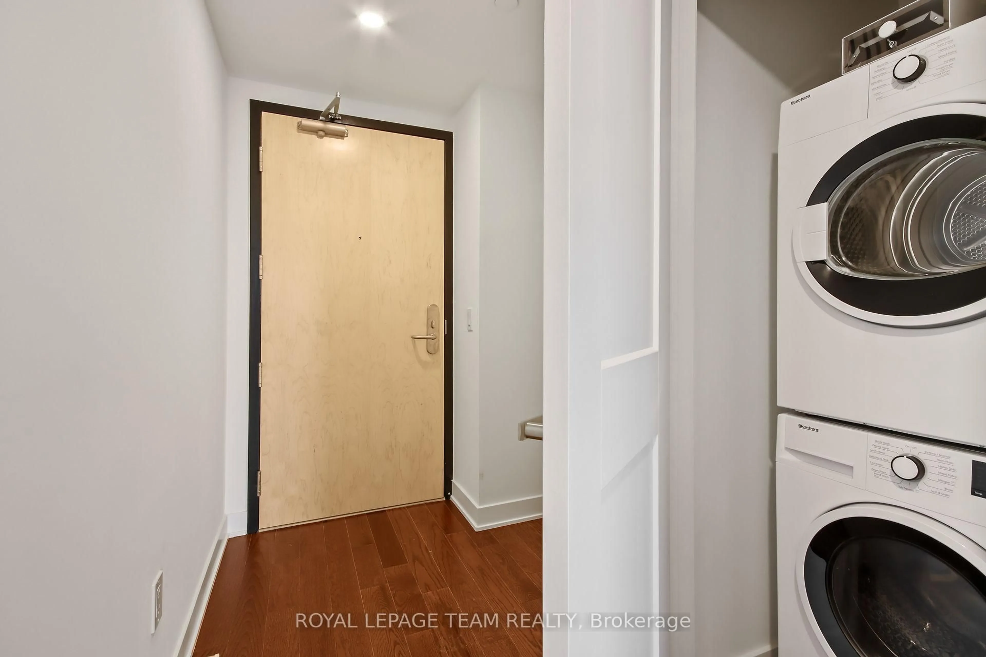Unknown for 340 Queen St #2402, Ottawa Ontario K1R 0G1