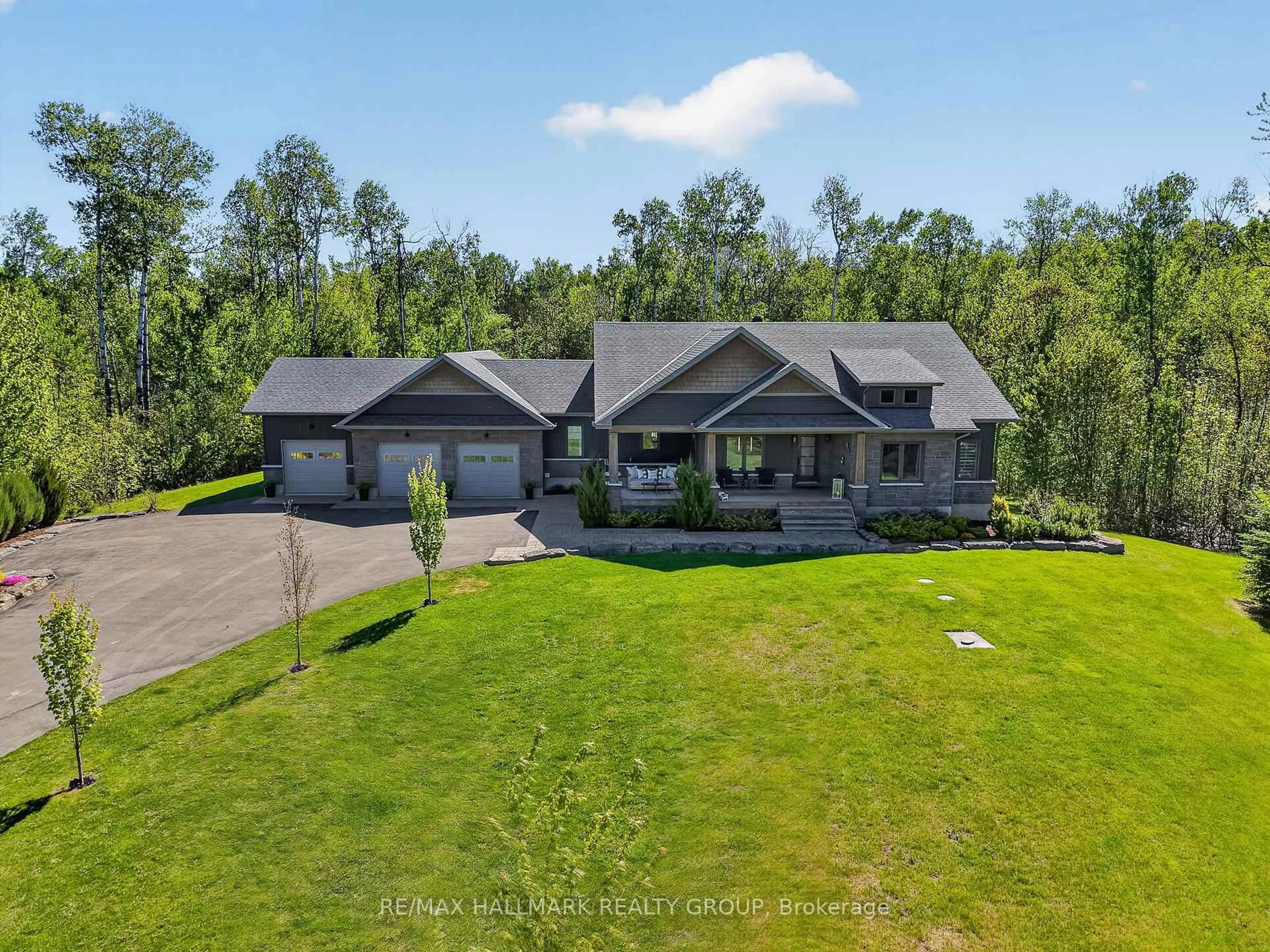 A pic from outside/outdoor area/front of a property/back of a property/a pic from drone, unknown for 750 Jordan St, Carleton Place Ontario K7C 0C4