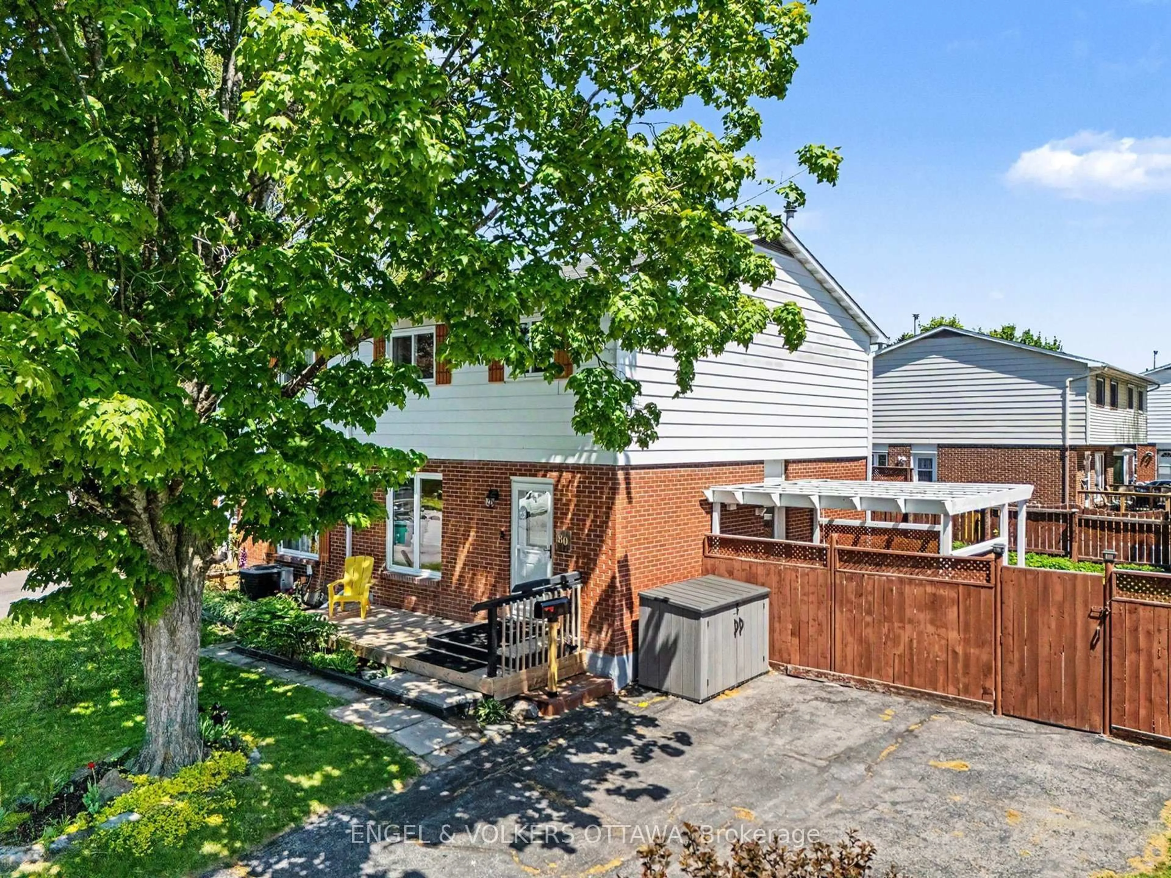 A pic from outside/outdoor area/front of a property/back of a property/a pic from drone, street for 80 Morton Dr, Kanata Ontario K2L 1X3