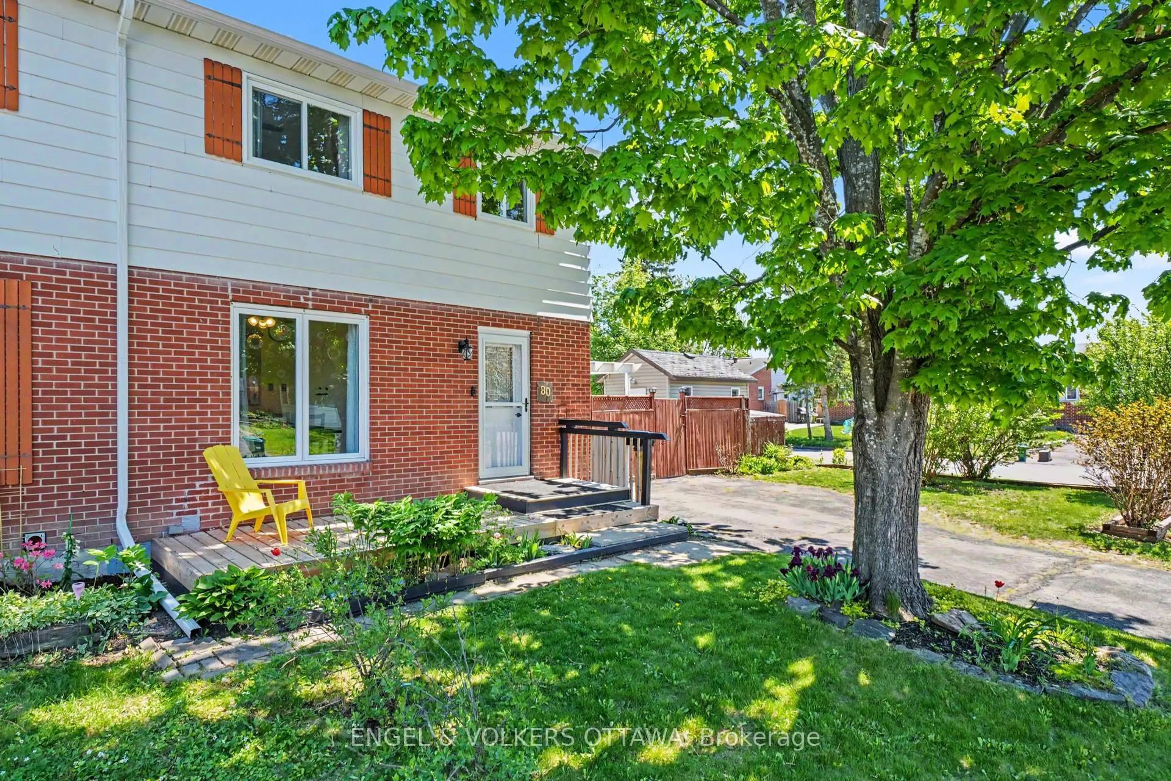 Patio, street for 80 Morton Dr, Kanata Ontario K2L 1X3