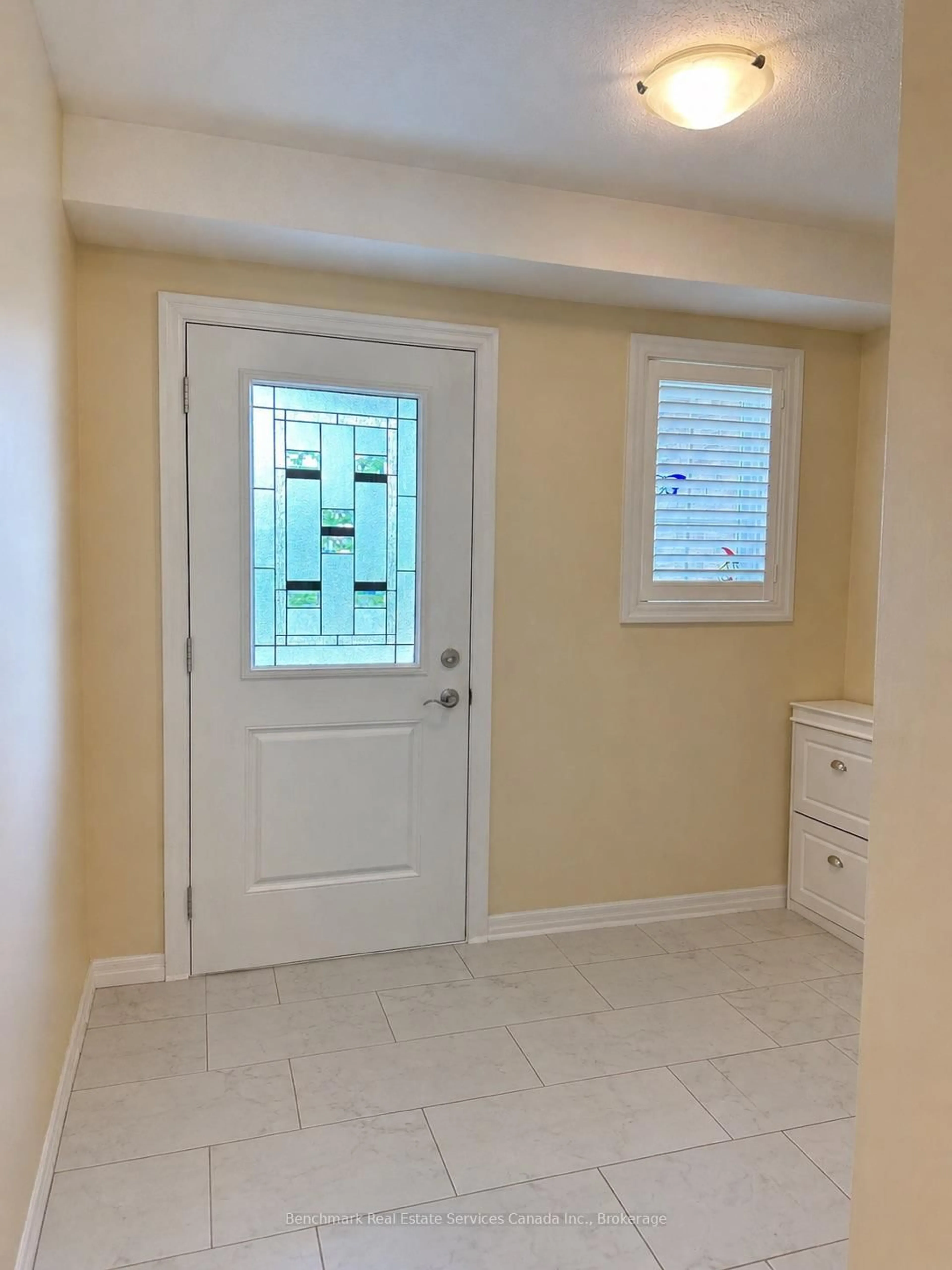 Indoor entryway for 39 LEESBORO Tr, Thames Centre Ontario N0M 2P0