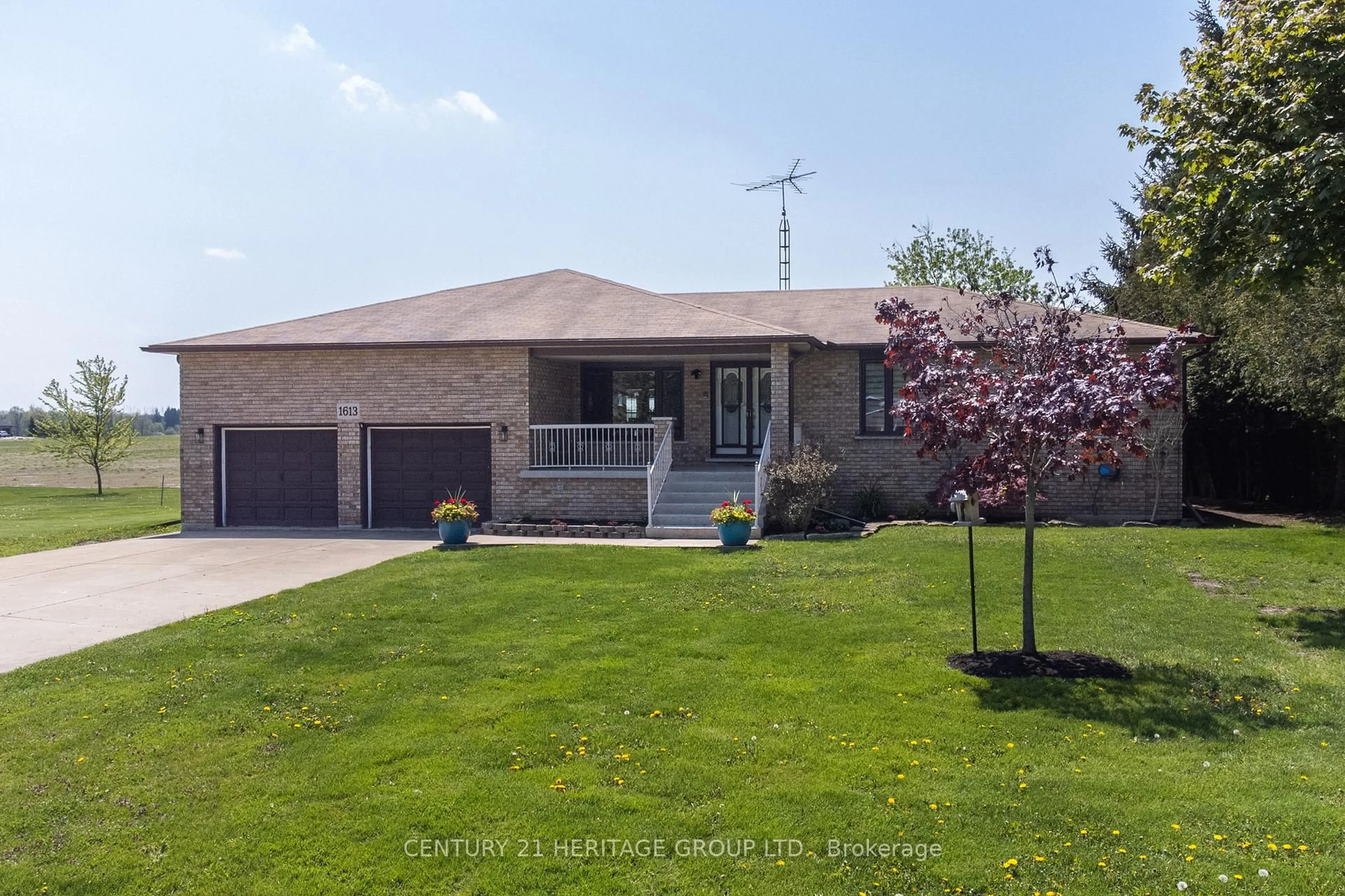A pic from outside/outdoor area/front of a property/back of a property/a pic from drone, street for 1613 Haldibrook Rd, Haldimand Ontario N3W 1W6