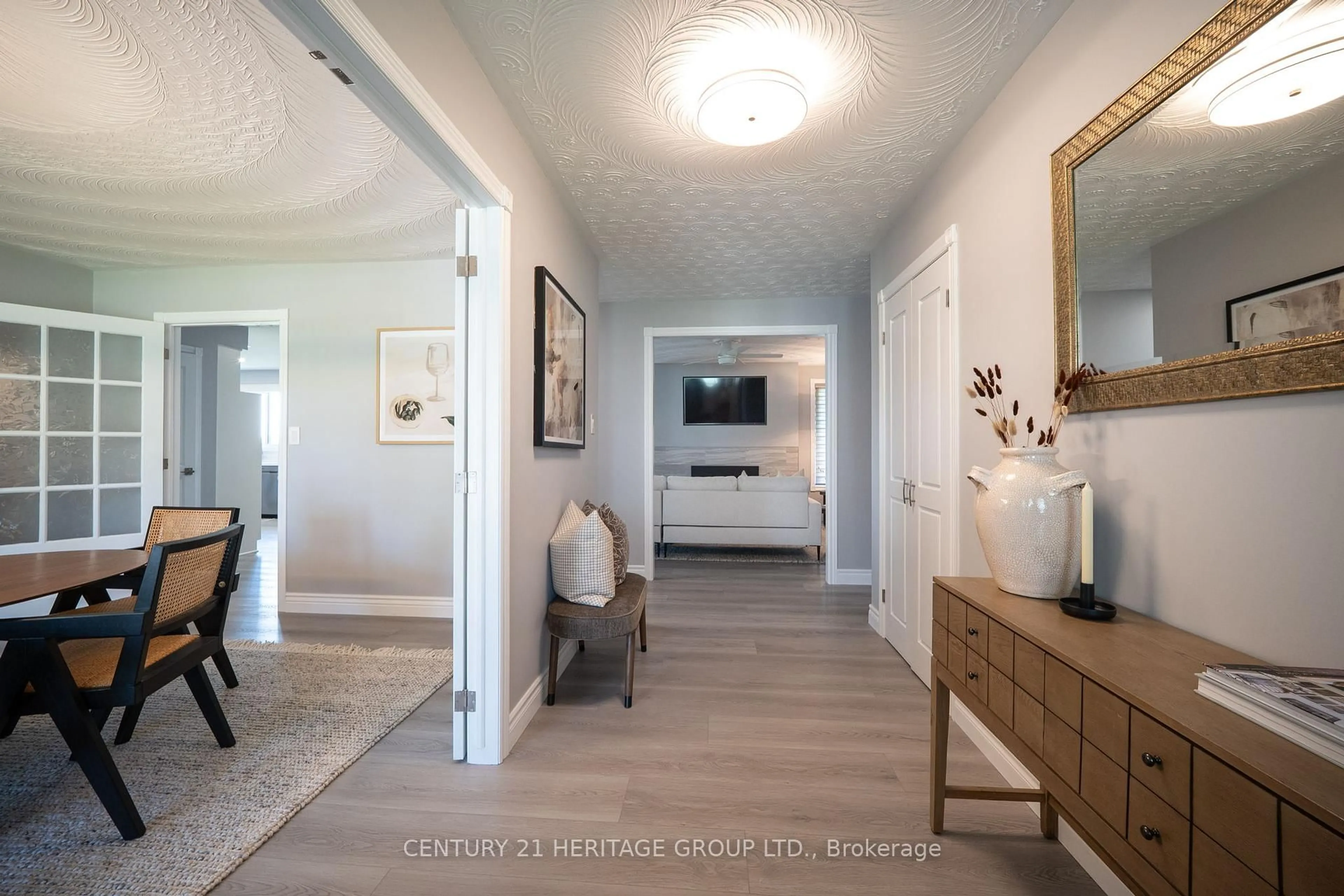 Indoor entryway for 1613 Haldibrook Rd, Haldimand Ontario N3W 1W6