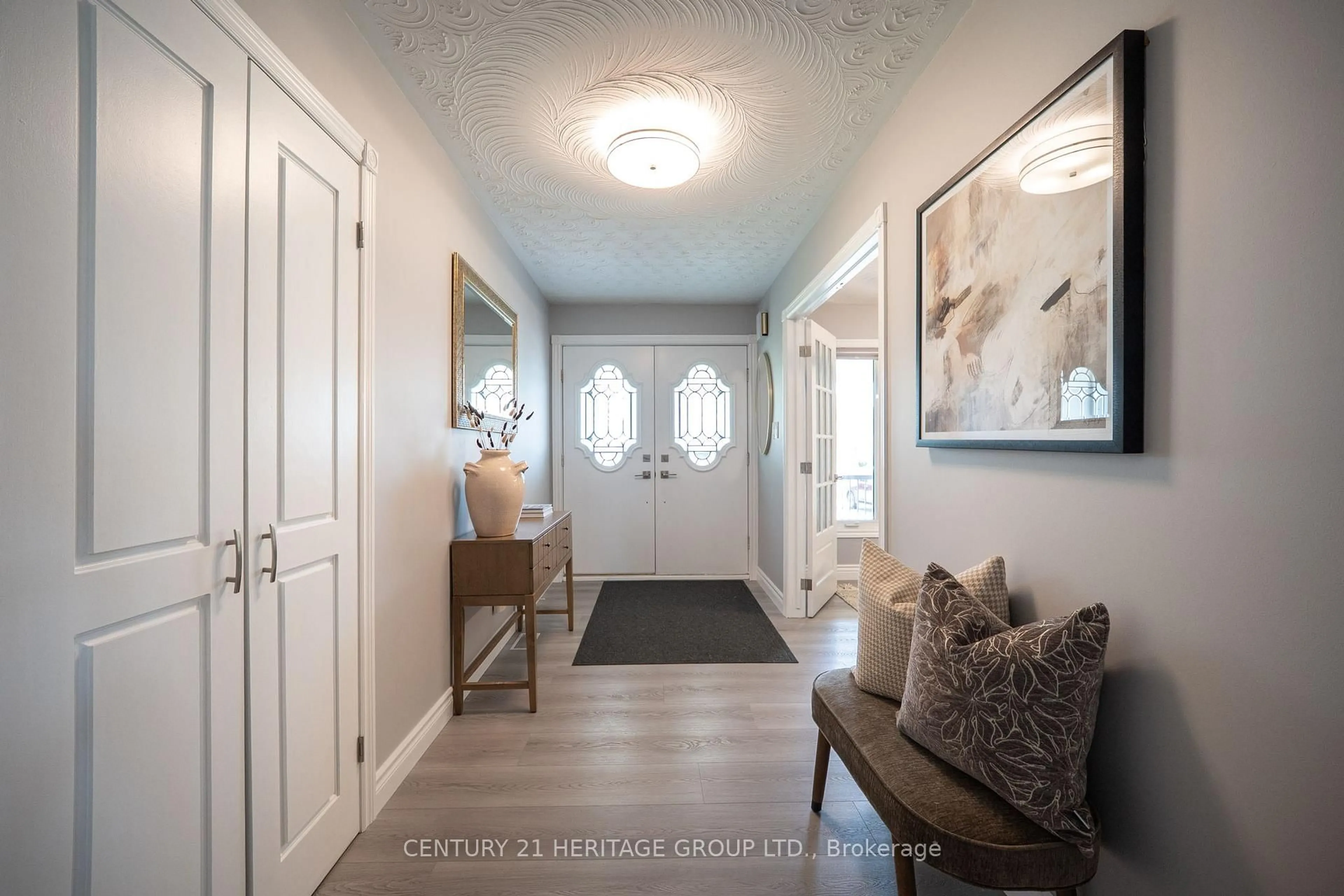Indoor entryway for 1613 Haldibrook Rd, Haldimand Ontario N3W 1W6