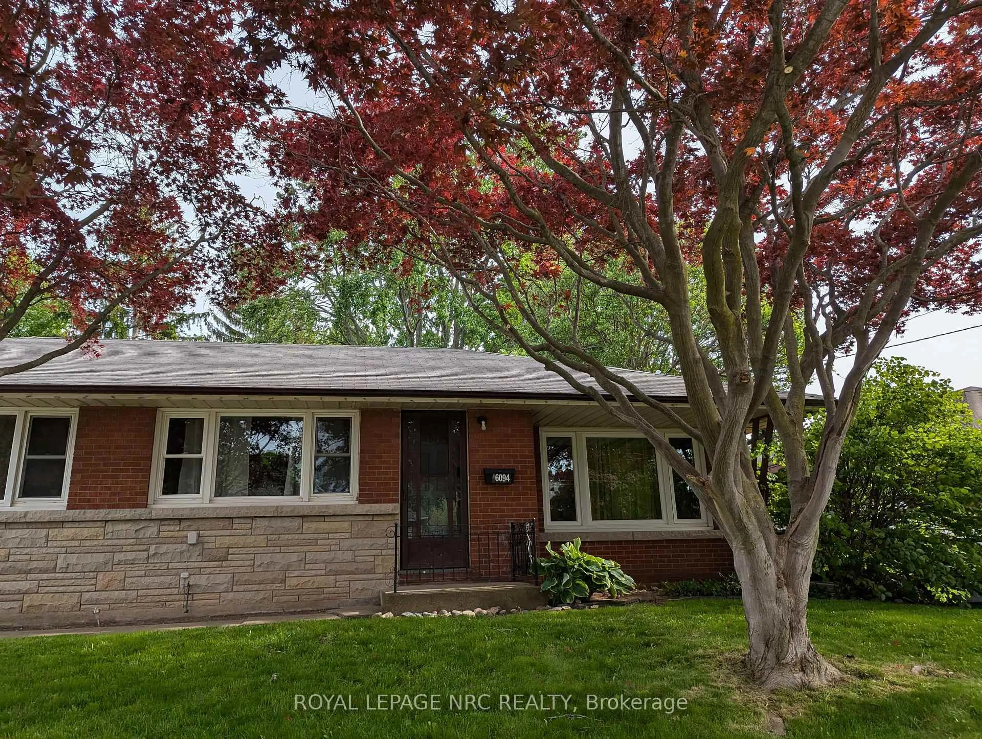 Home with brick exterior material, street for 6094 Stevens St, Niagara Falls Ontario L2E 3A3
