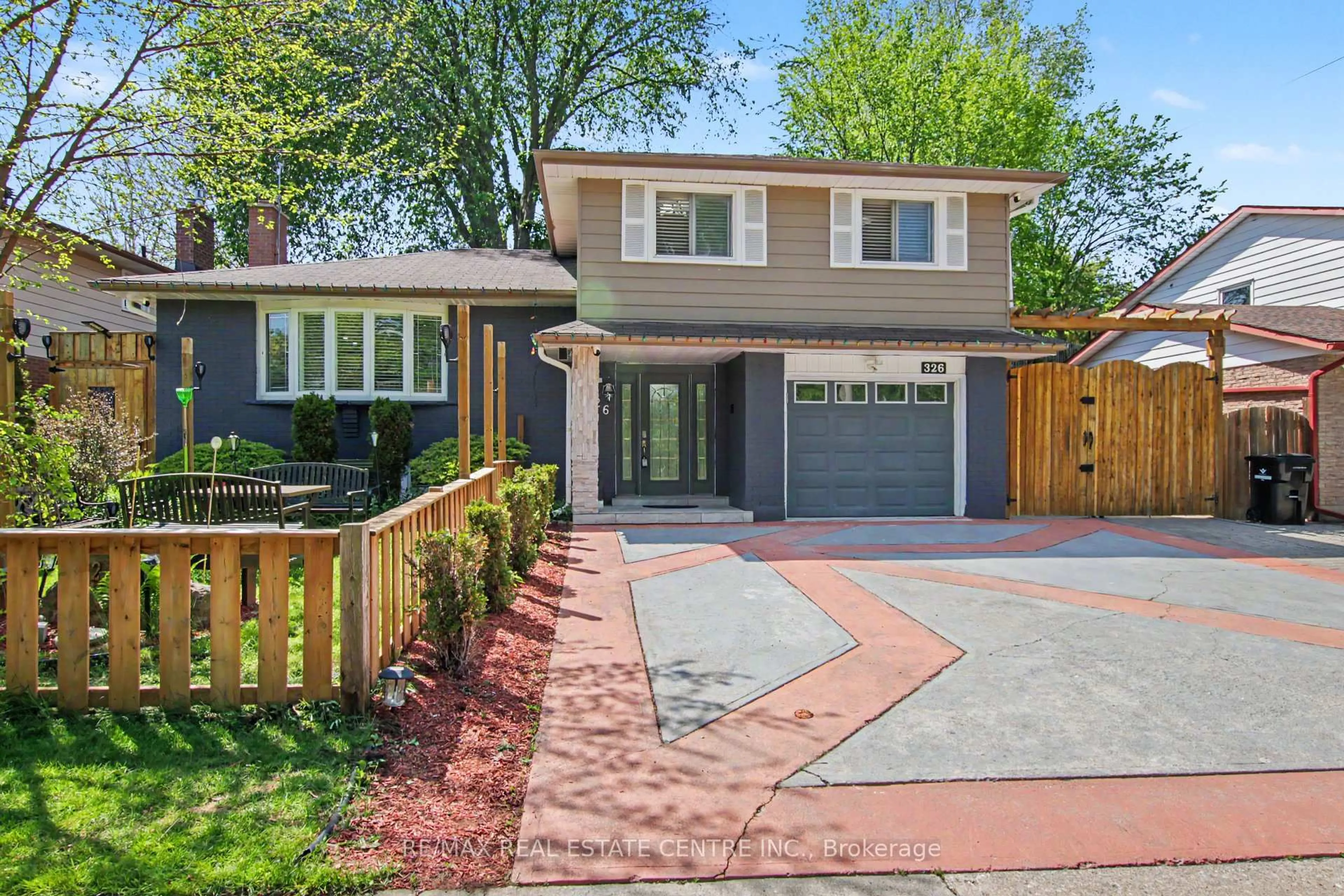 Home with brick exterior material, street for 326 MANCHESTER Rd, Kitchener Ontario N2B 1A4