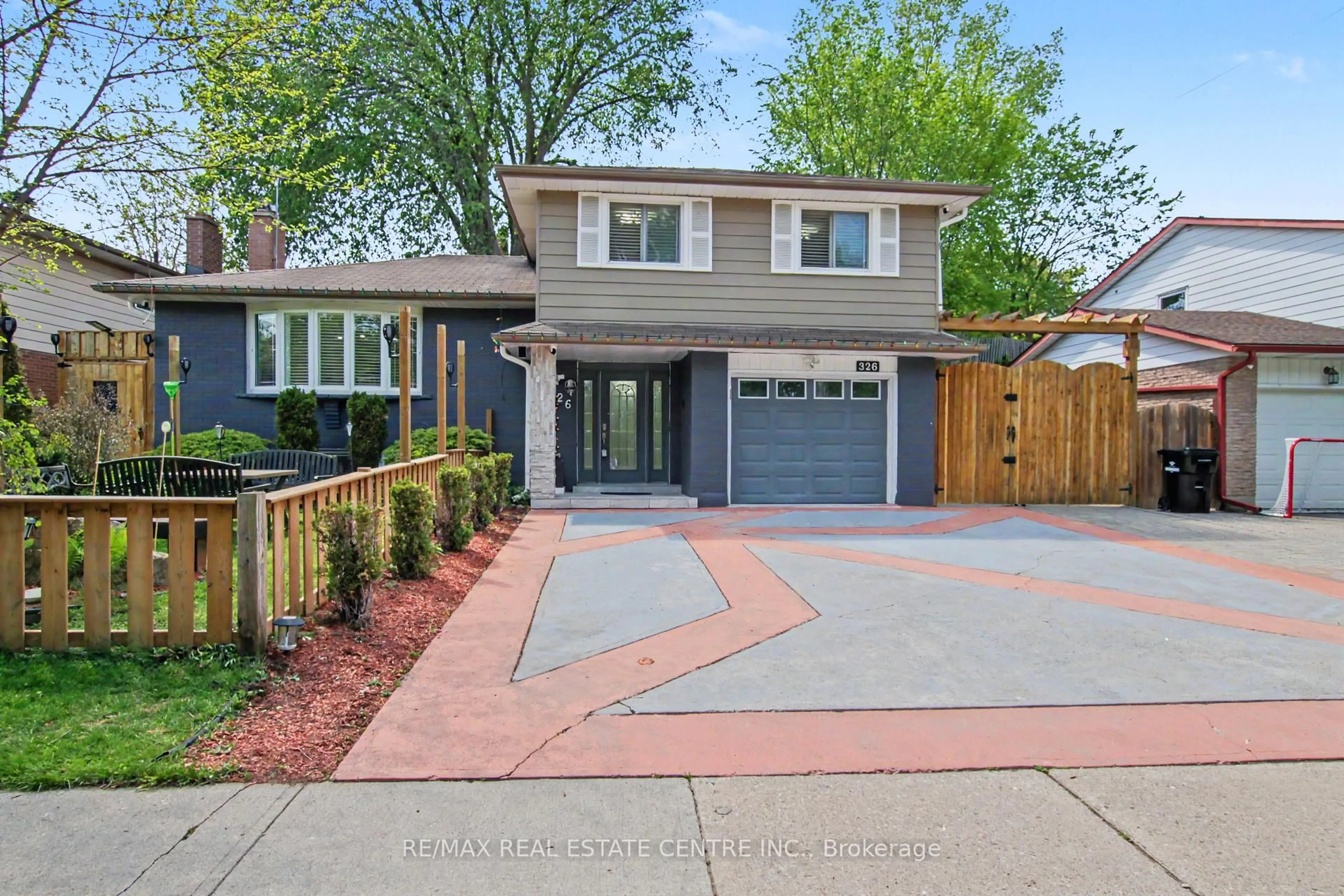 Home with brick exterior material, street for 326 MANCHESTER Rd, Kitchener Ontario N2B 1A4