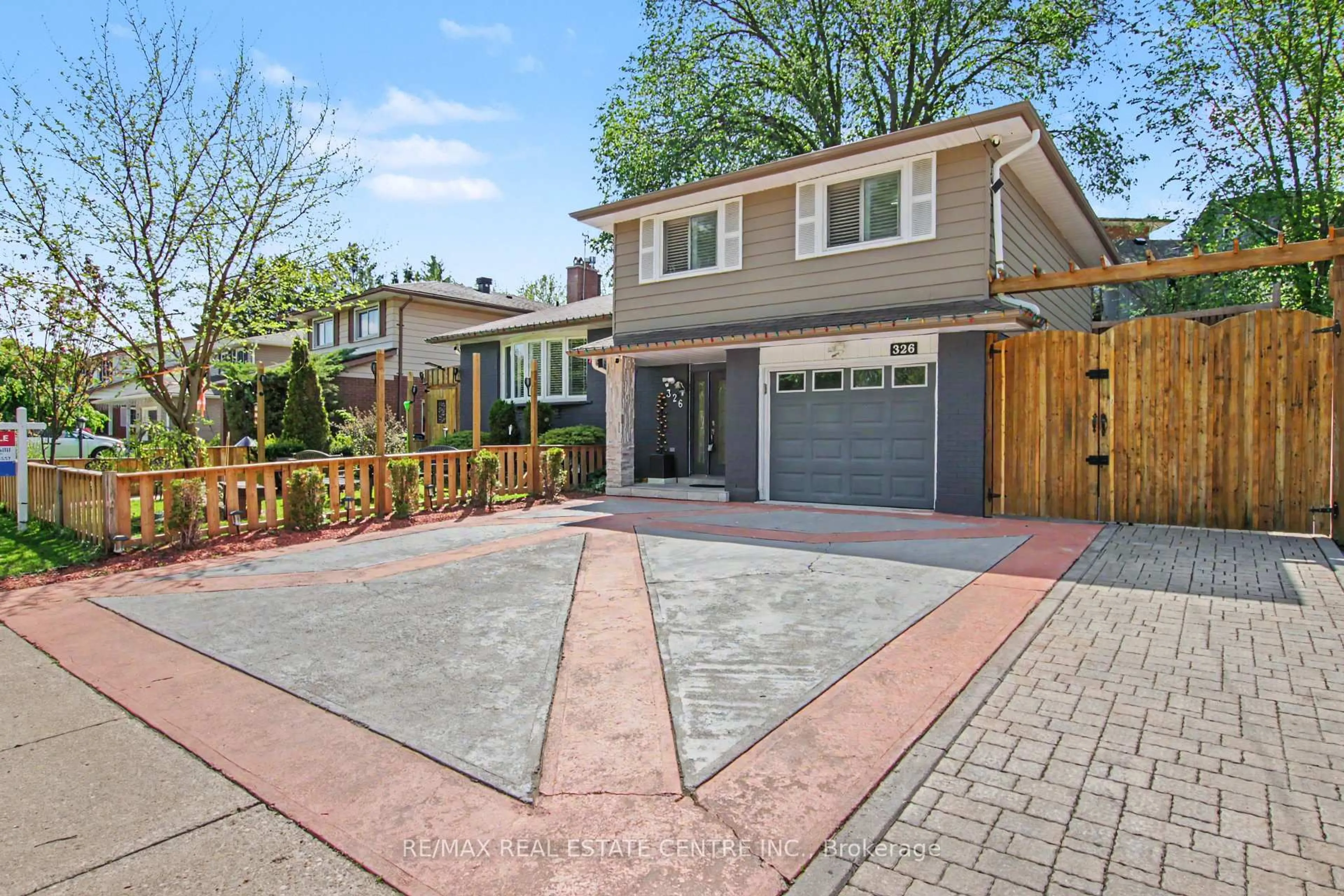 Home with brick exterior material, street for 326 MANCHESTER Rd, Kitchener Ontario N2B 1A4