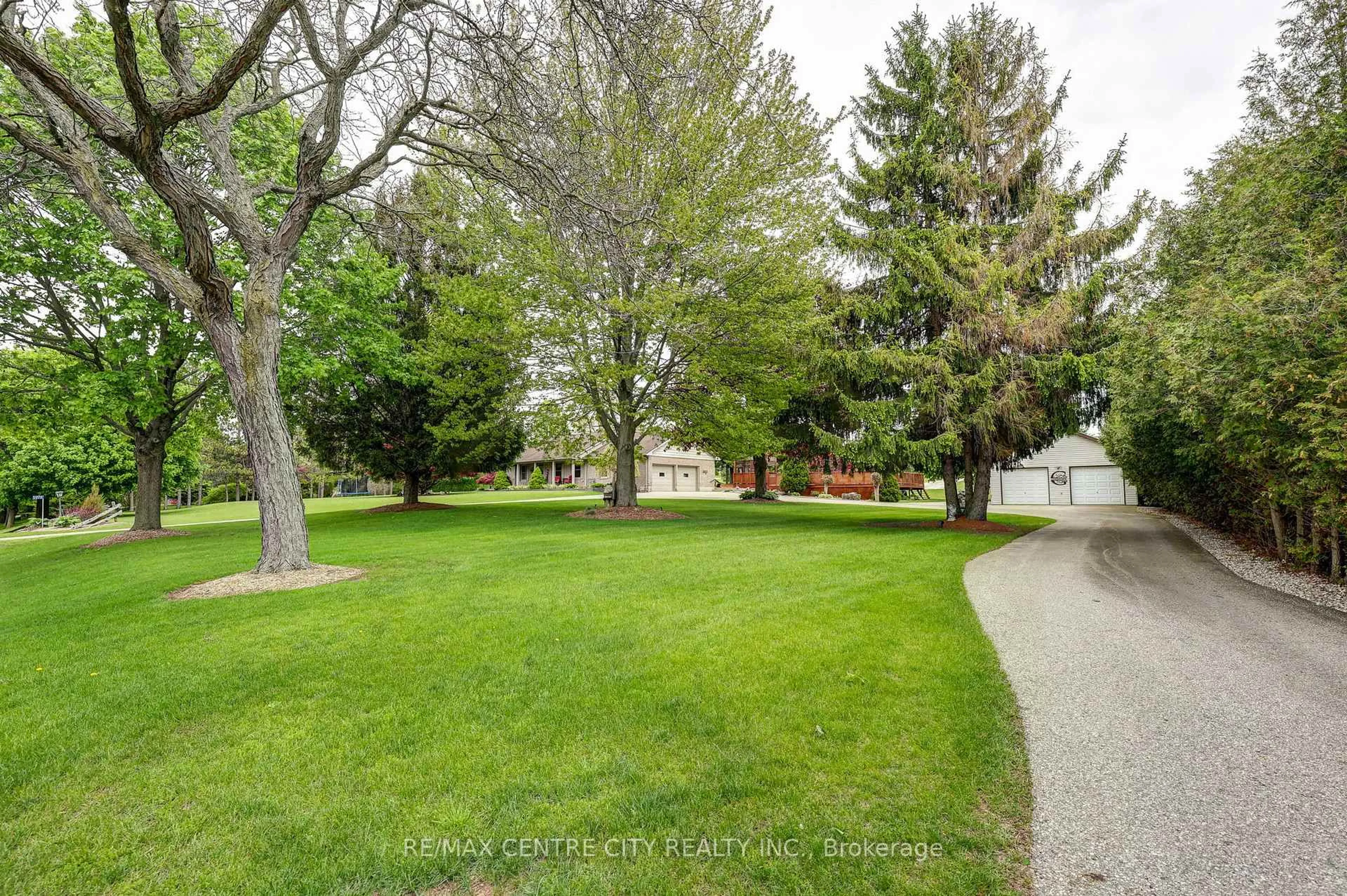 A pic from outside/outdoor area/front of a property/back of a property/a pic from drone, street for 5978 Sunset Rd, Central Elgin Ontario N0L 2L0