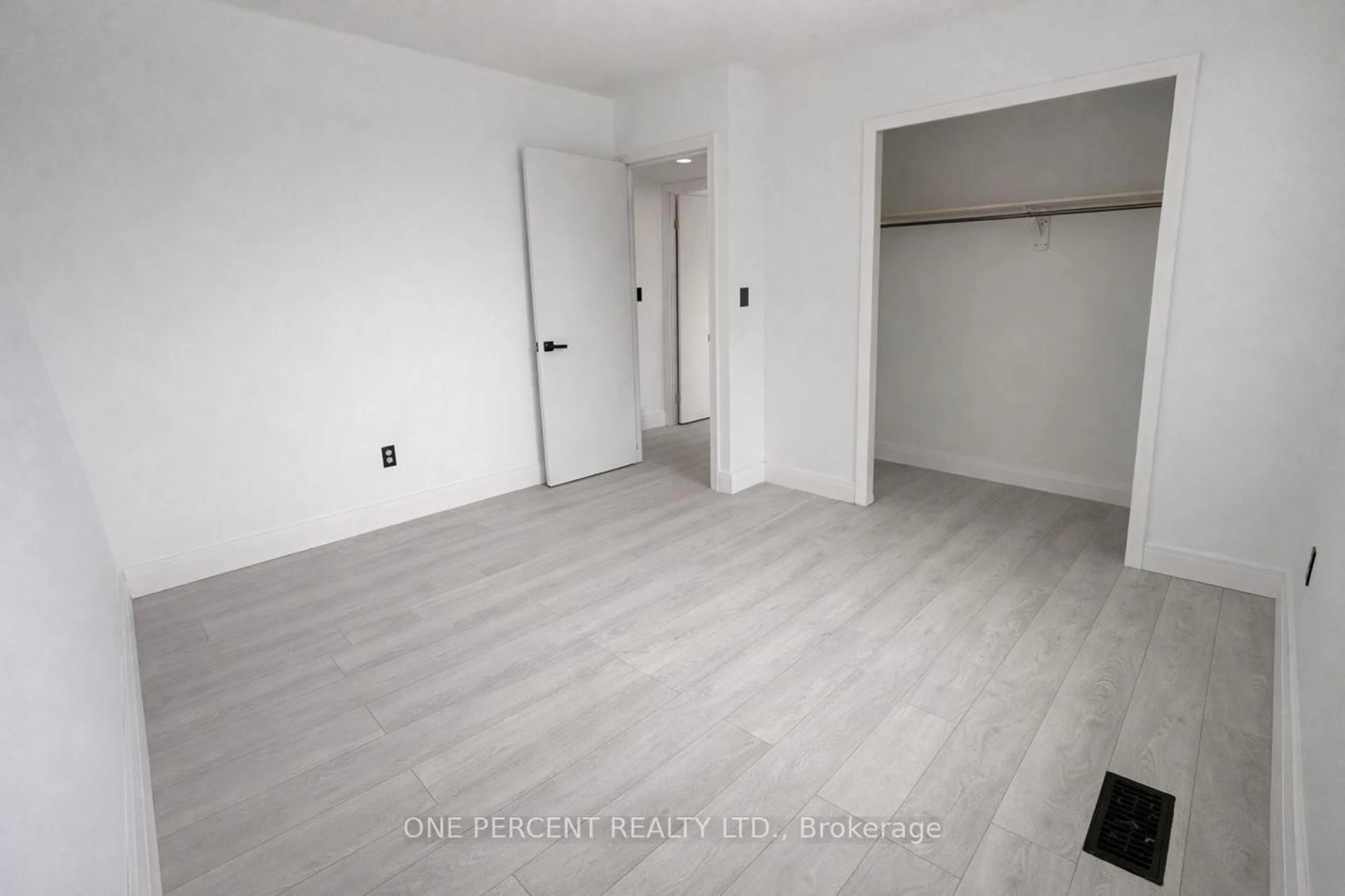 A pic of a room for 84 Elgar Ave, Hamilton Ontario L9C 4E5