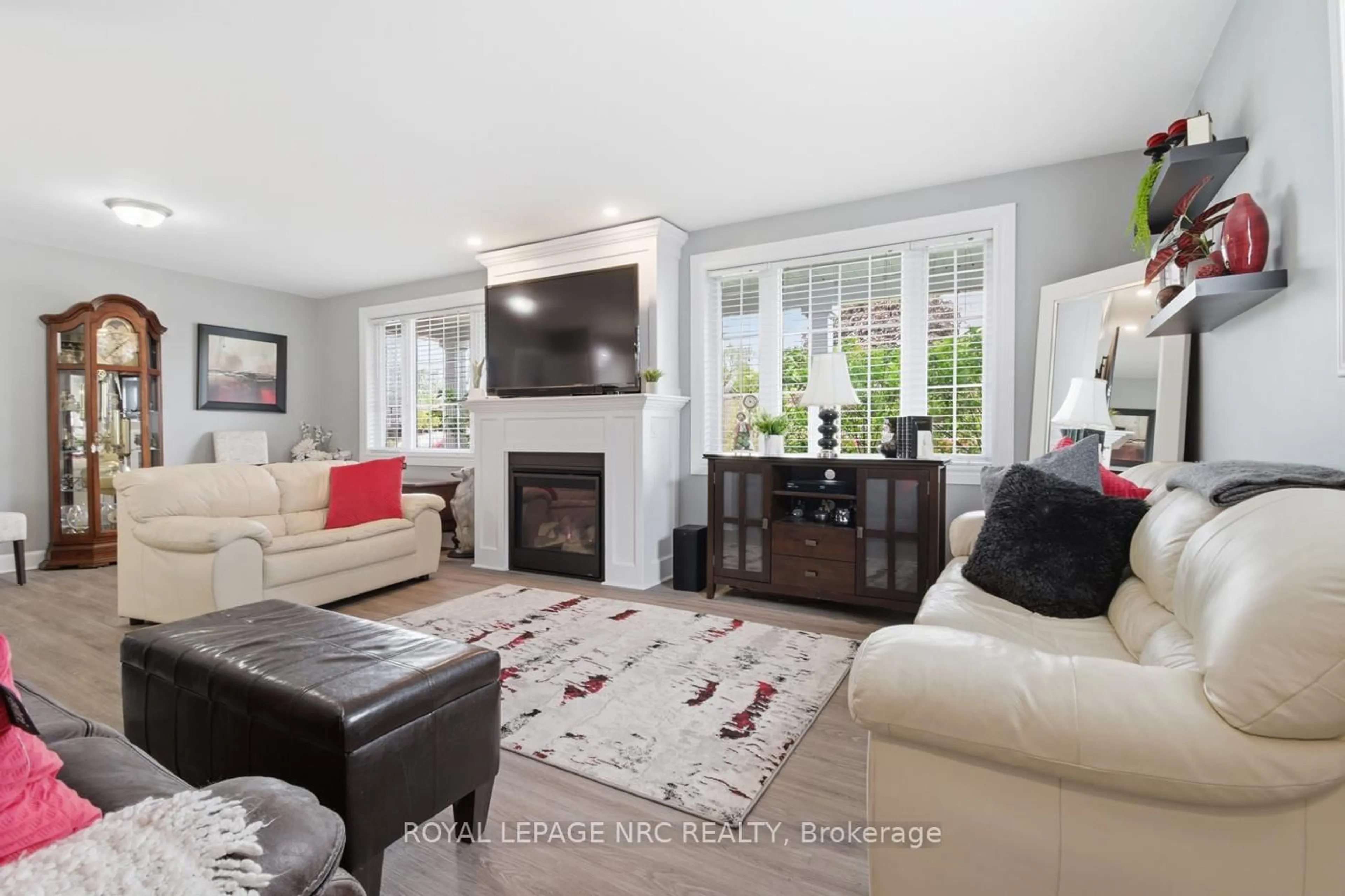Living room with furniture, unknown for 81 Ferguson Ave, Fort Erie Ontario L2A 5J4
