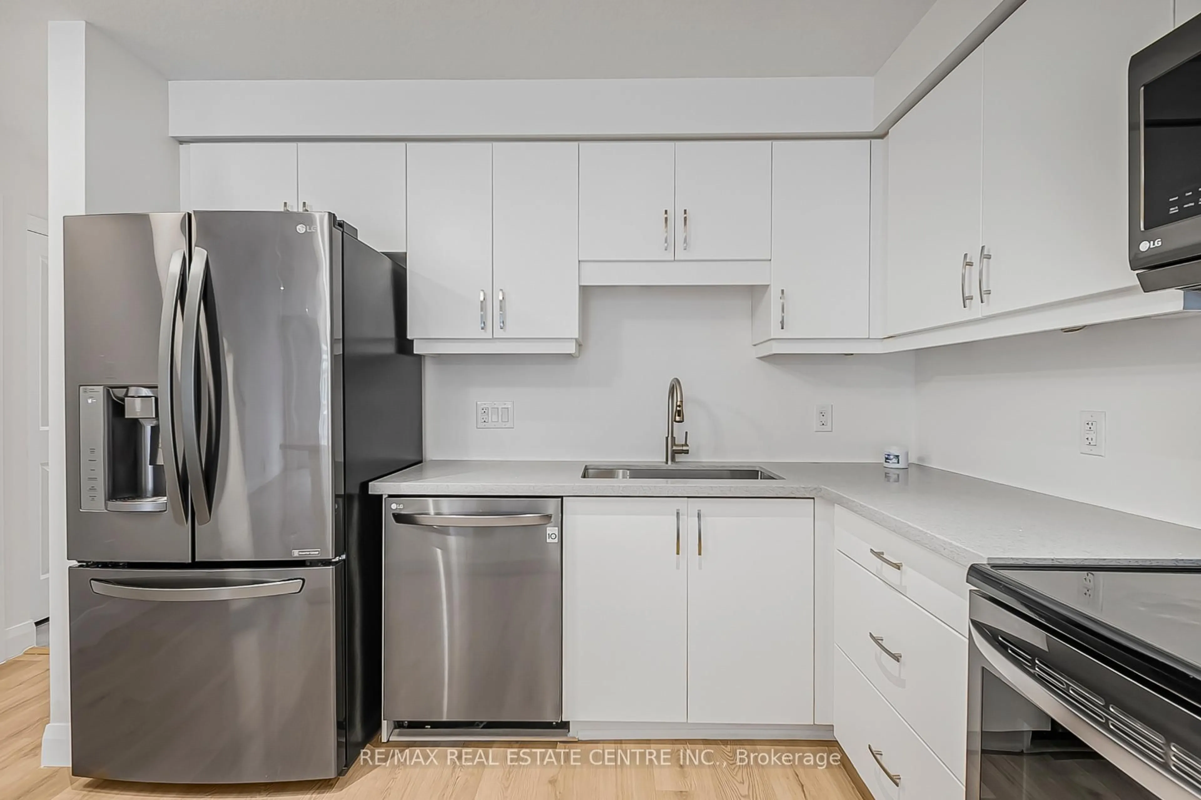 Standard kitchen, unknown for 145 South Creek Dr #A4, Kitchener Ontario N2P 2N3