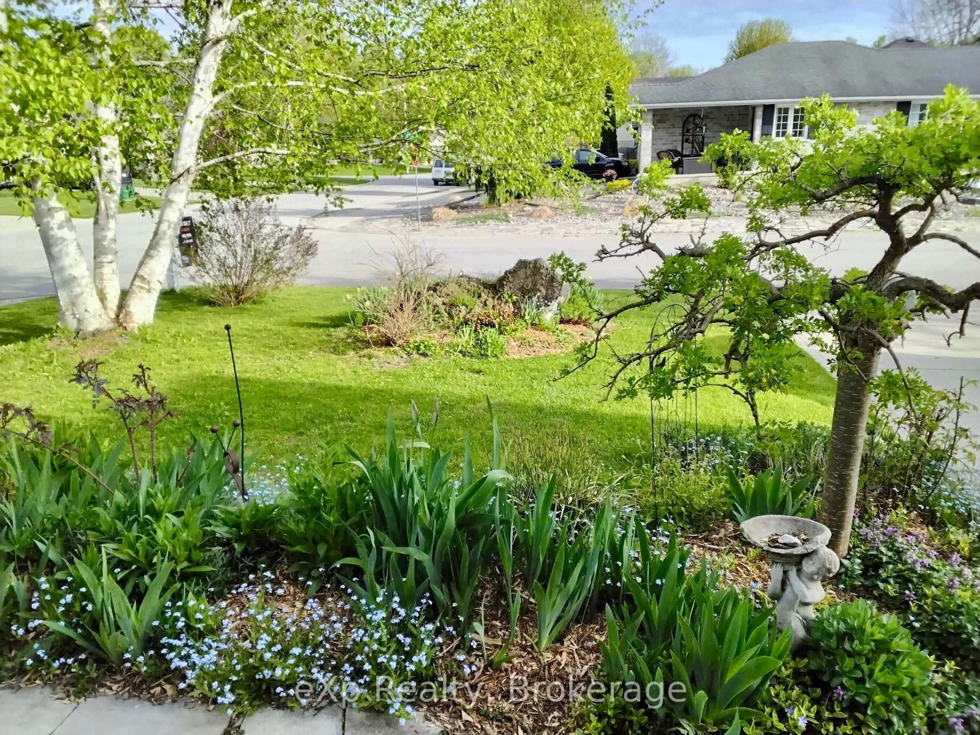 A pic from outside/outdoor area/front of a property/back of a property/a pic from drone, unknown for 206 2nd Street A, Owen Sound Ontario N4K 6X3
