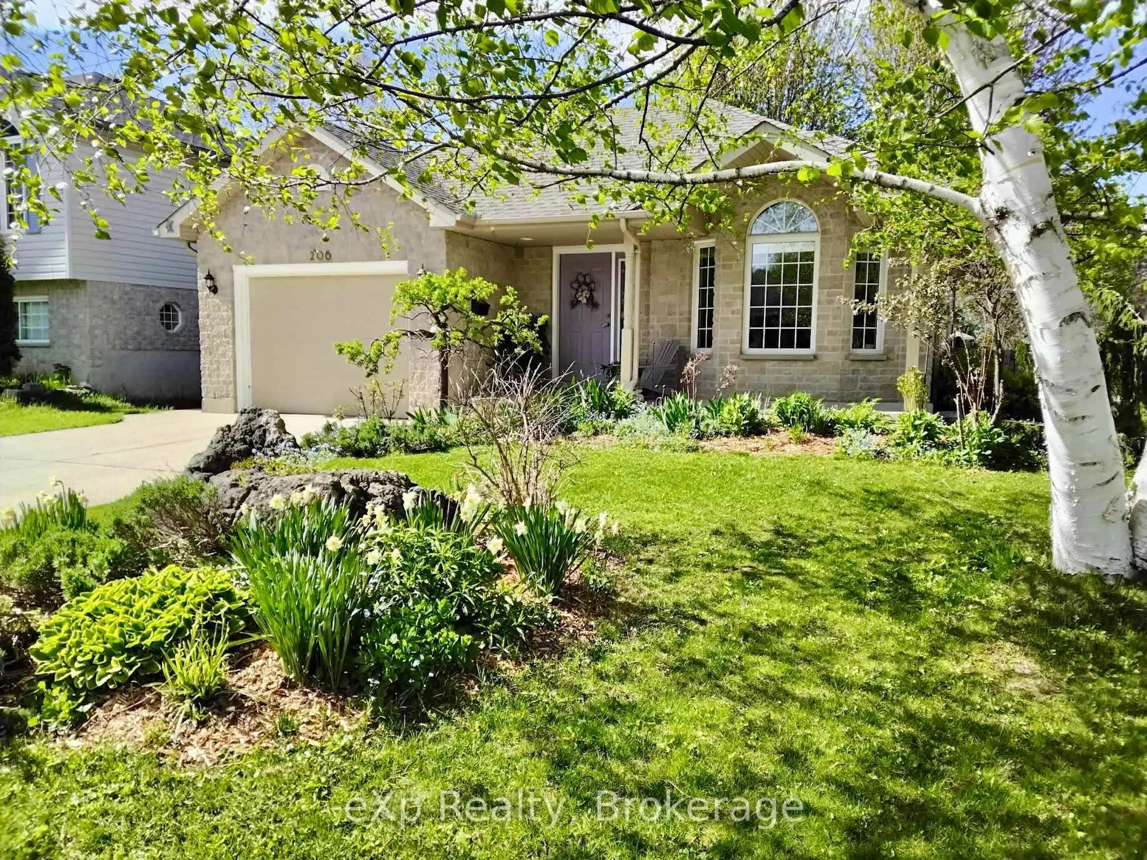 A pic from outside/outdoor area/front of a property/back of a property/a pic from drone, street for 206 2nd Street A, Owen Sound Ontario N4K 6X3
