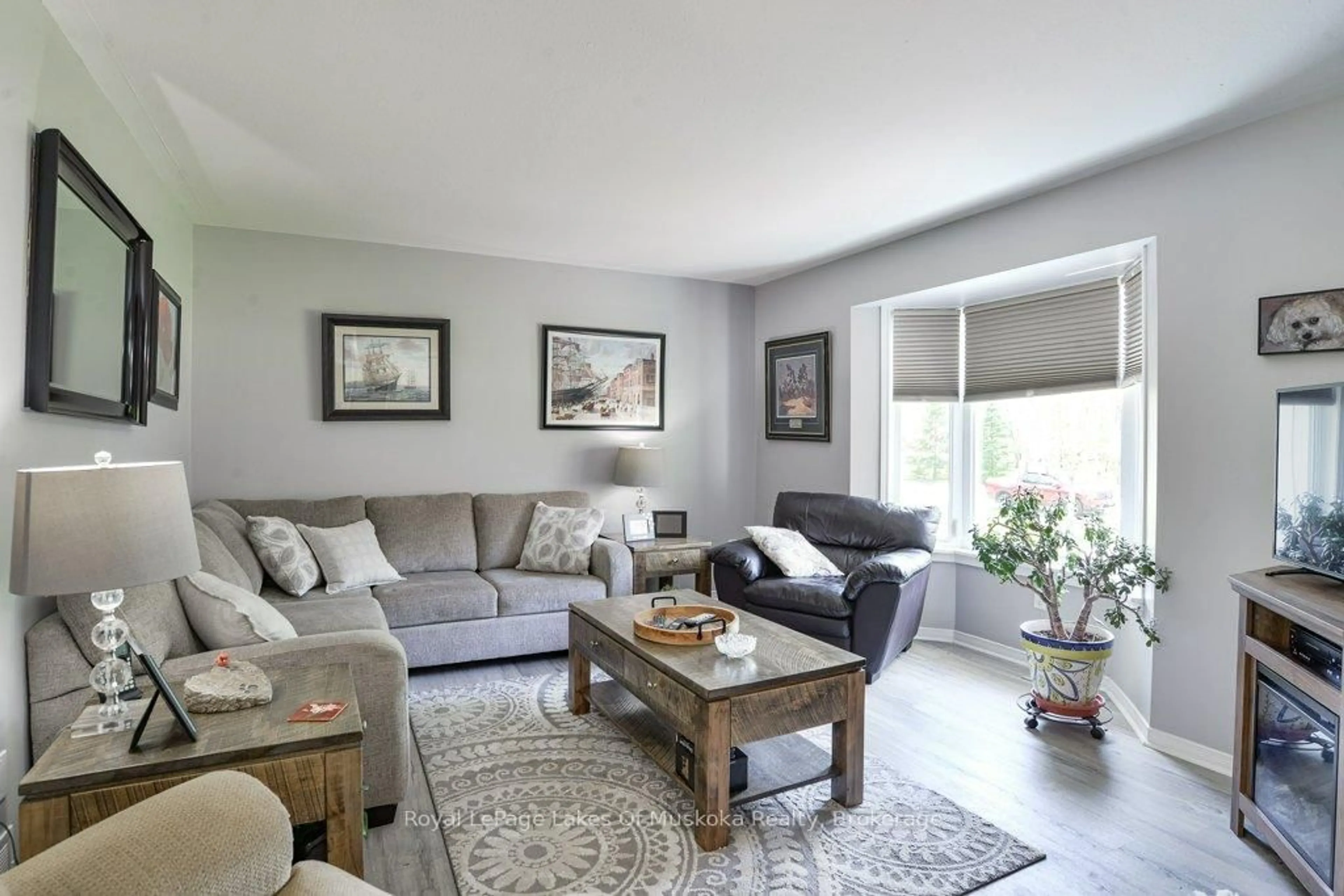 Living room with furniture, unknown for 99 Glencairn Cres, Huntsville Ontario P1H 2J4