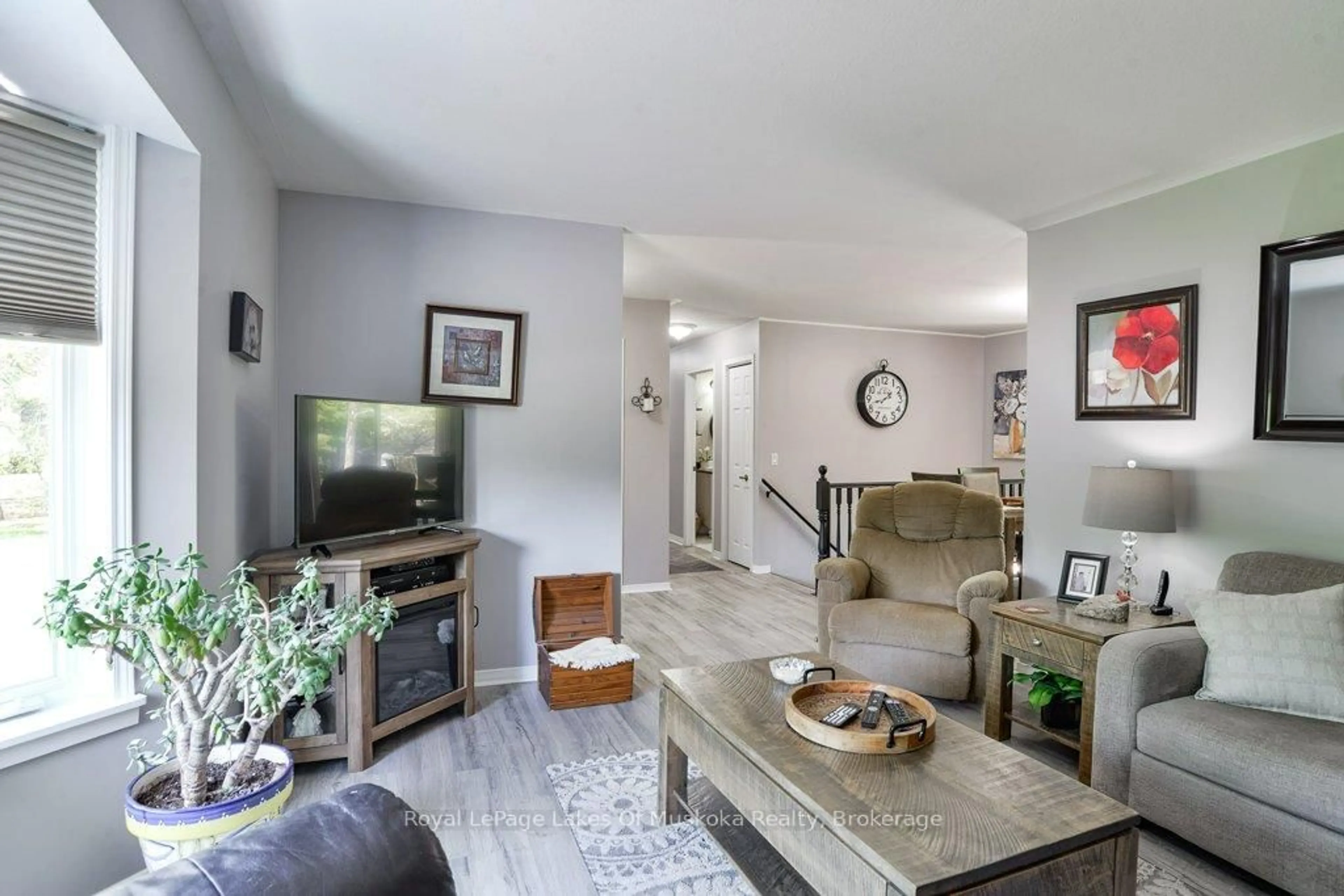 Living room with furniture, unknown for 99 Glencairn Cres, Huntsville Ontario P1H 2J4