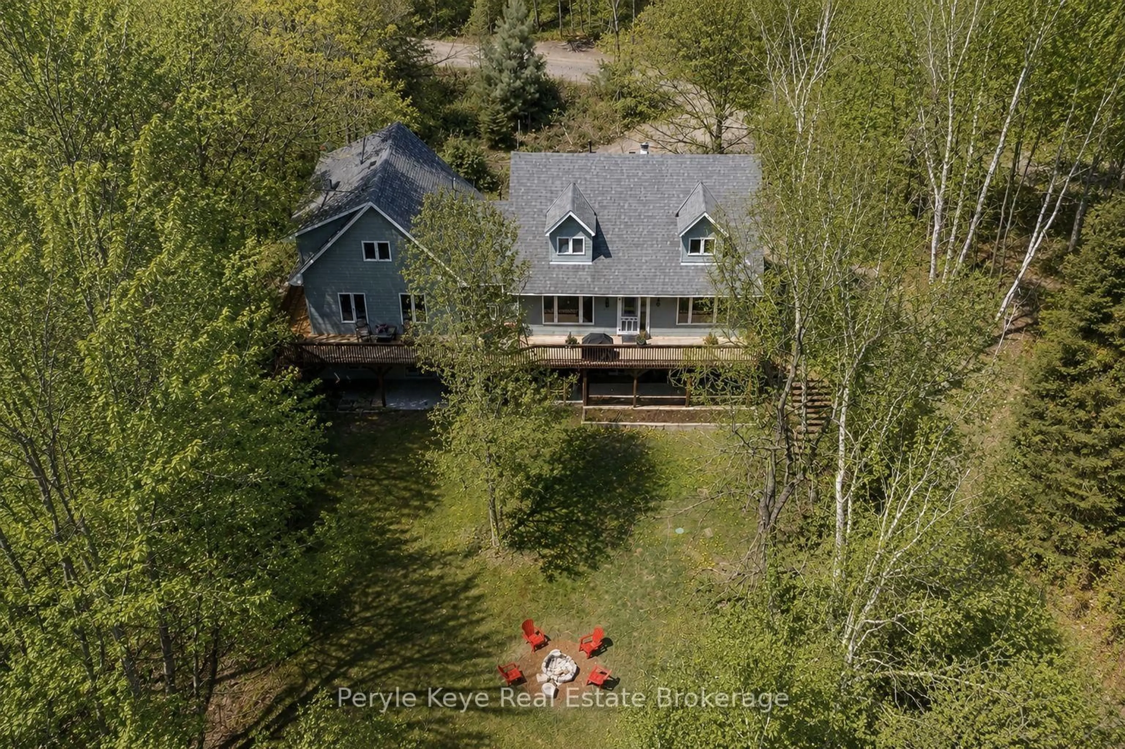 A pic from outside/outdoor area/front of a property/back of a property/a pic from drone, water/lake/river/ocean view for 1042 Hillside Cres, Lake of Bays Ontario P1H 2J6