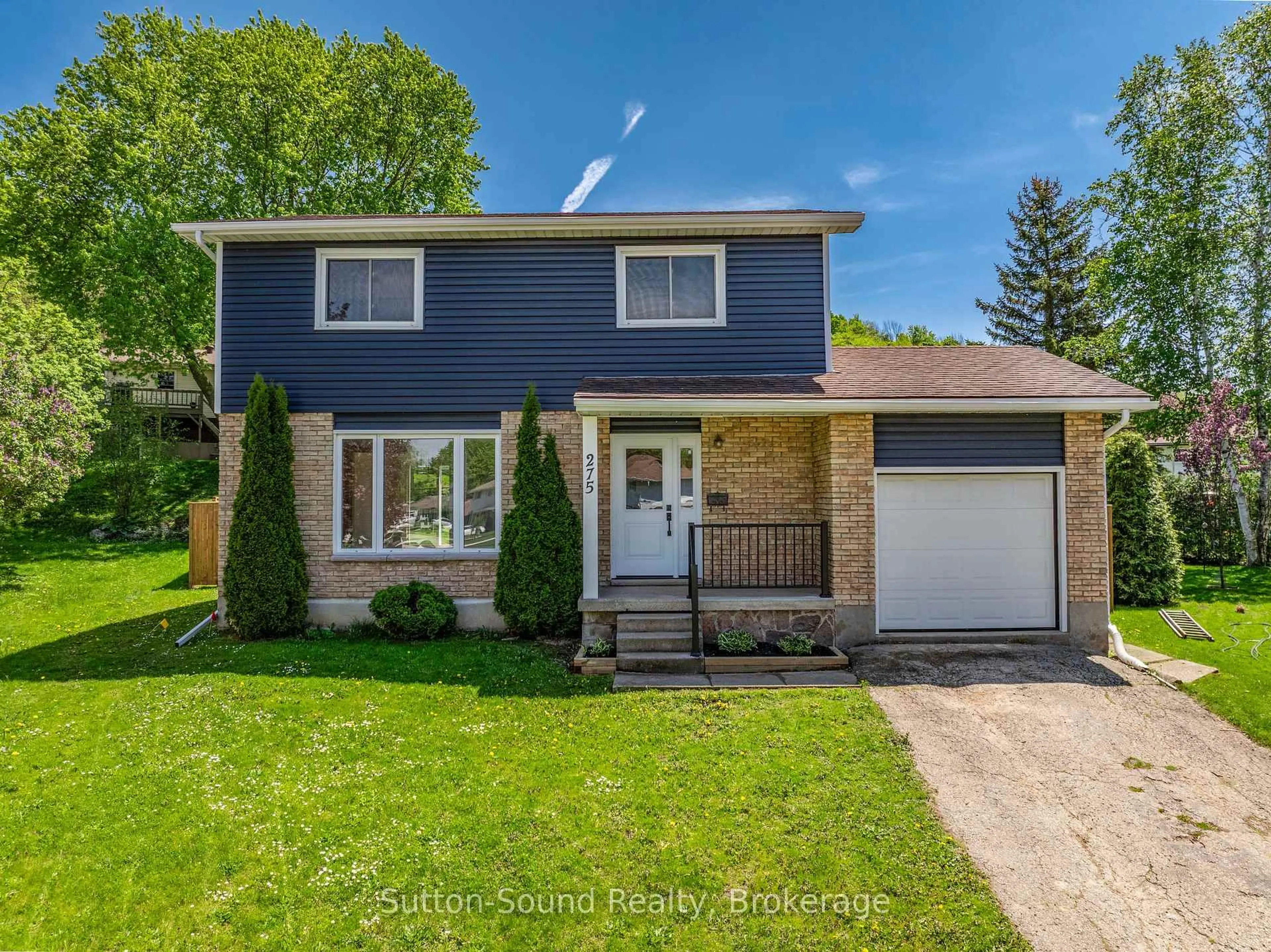 Home with vinyl exterior material, street for 275 8th Ave, Owen Sound Ontario N4K 3A3