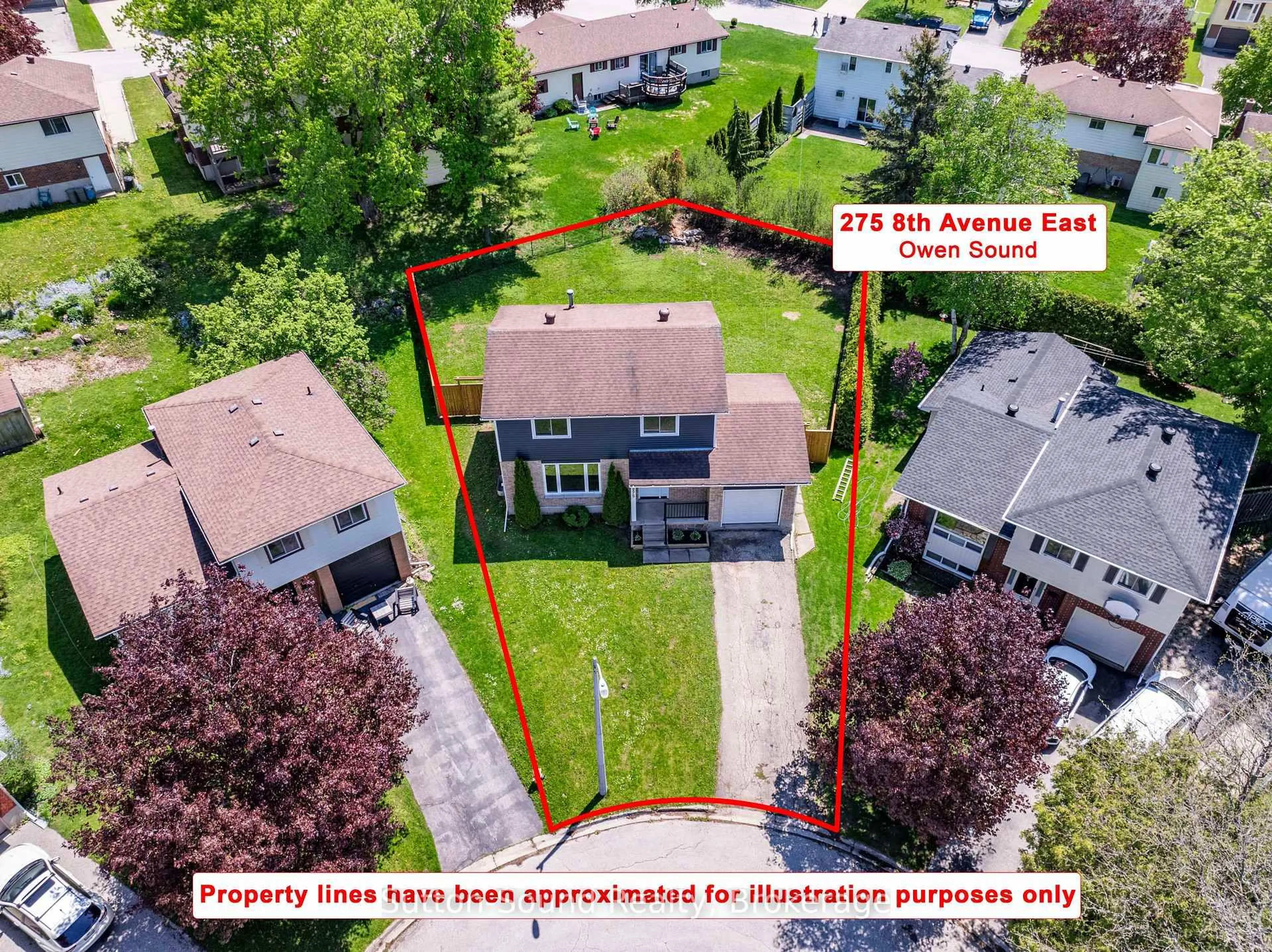 A pic from outside/outdoor area/front of a property/back of a property/a pic from drone, street for 275 8th Ave, Owen Sound Ontario N4K 3A3