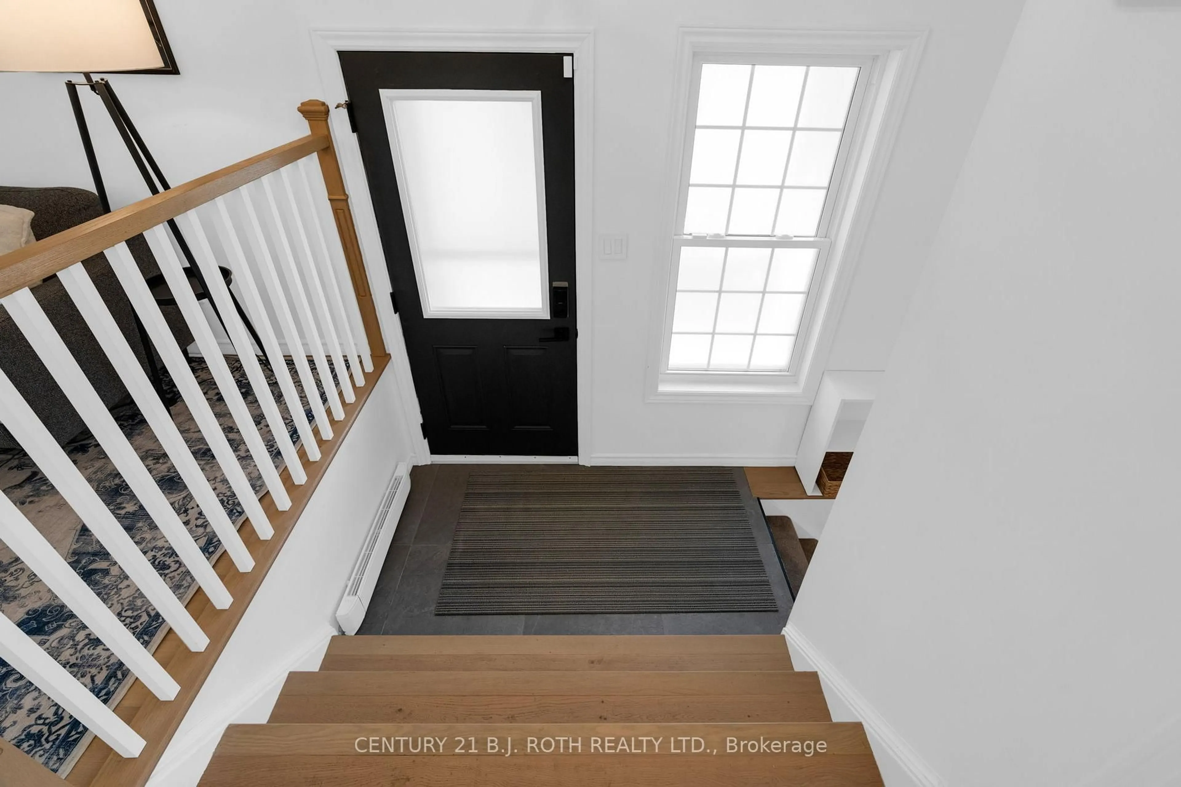 Indoor entryway for 150 Victoria St #118, Blue Mountains Ontario N0H 2P0