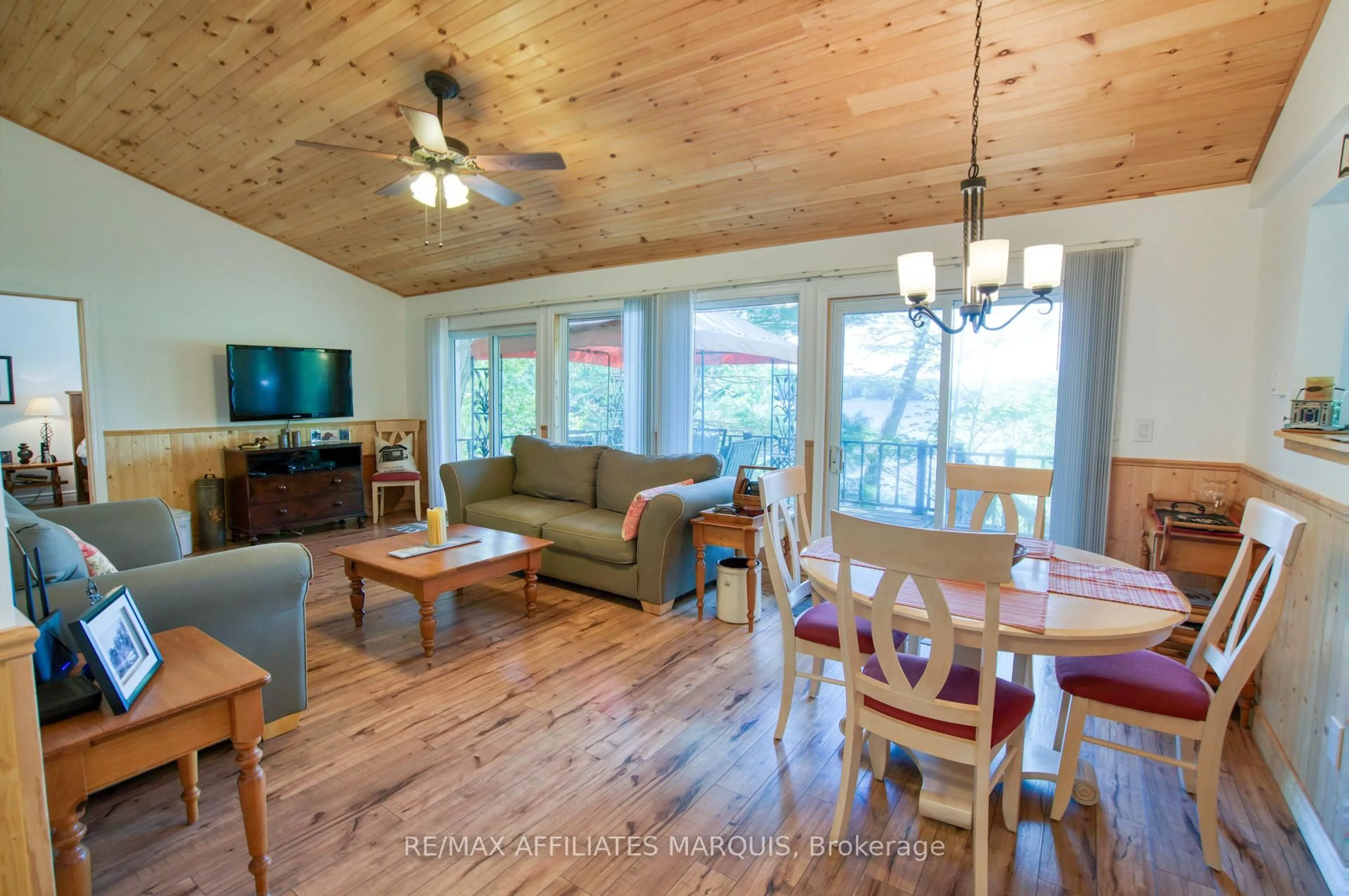 Living room with furniture, wood/laminate floor for 149 Oak Point Lane, Perth Ontario K7H 3C8