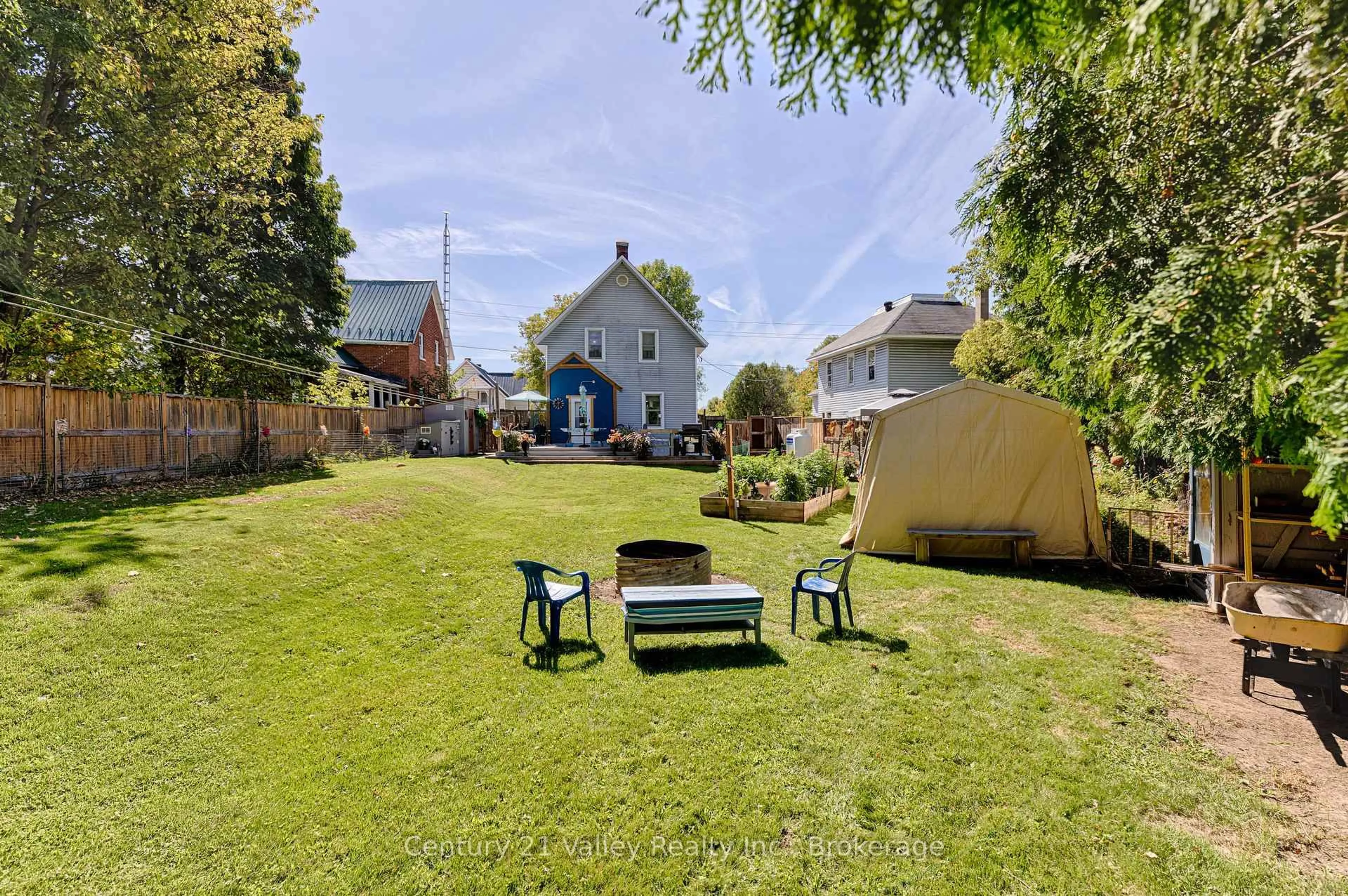 Patio, street for 11174 60 Highway, North Algona Wilberforce Ontario K0X 1X0