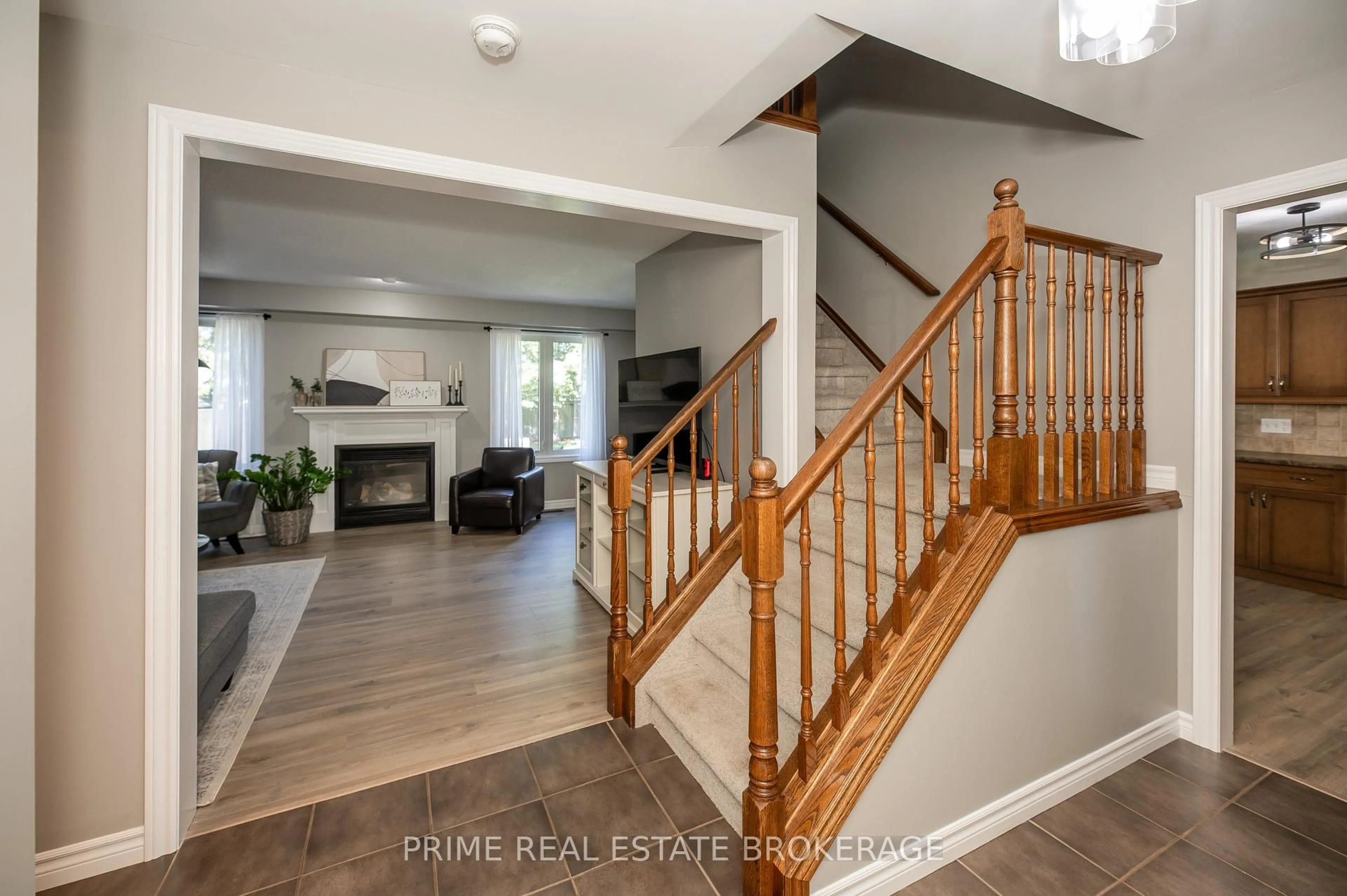 Indoor entryway for 64 Lake Margaret Tr, St. Thomas Ontario N5R 6K5