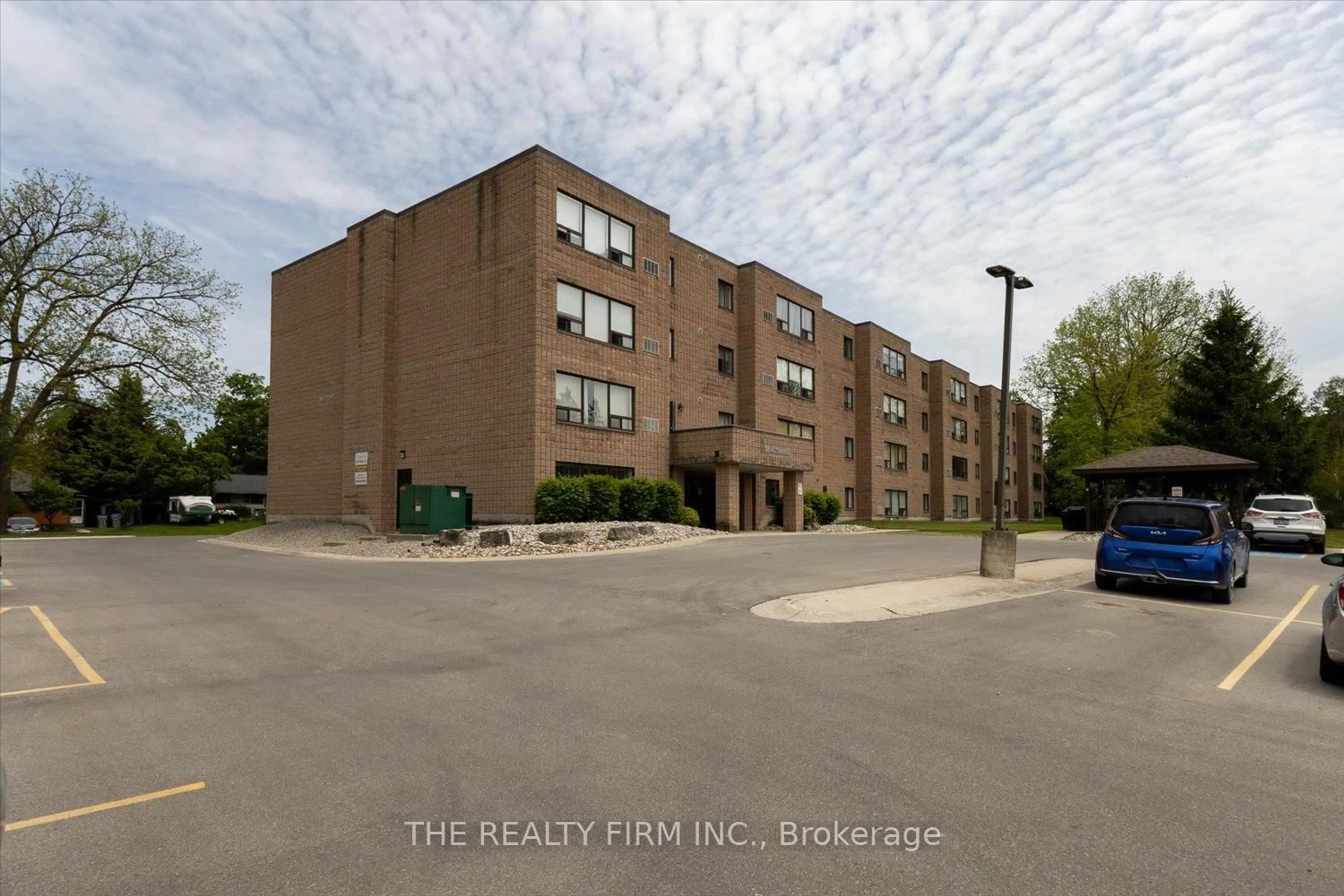 Unknown for 220 Duke St #207, Strathroy-Caradoc Ontario N7G 1S3