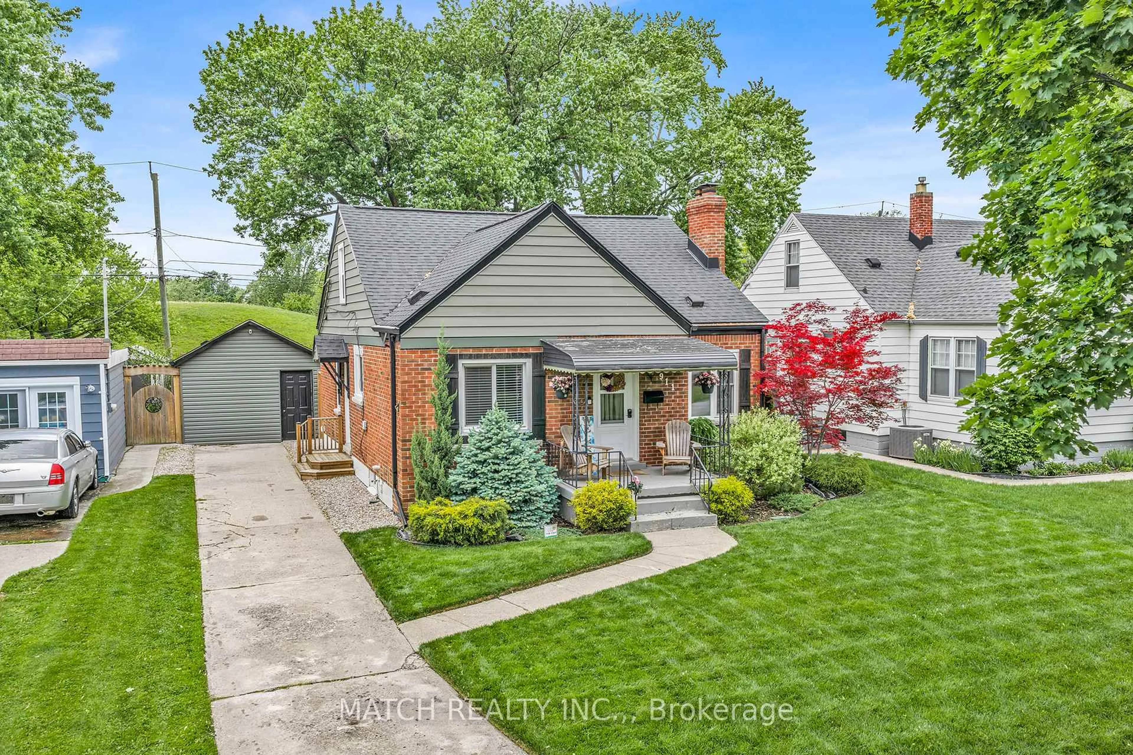 Home with brick exterior material, street for 911 Homedale Blvd, Windsor Ontario N8S 2T1