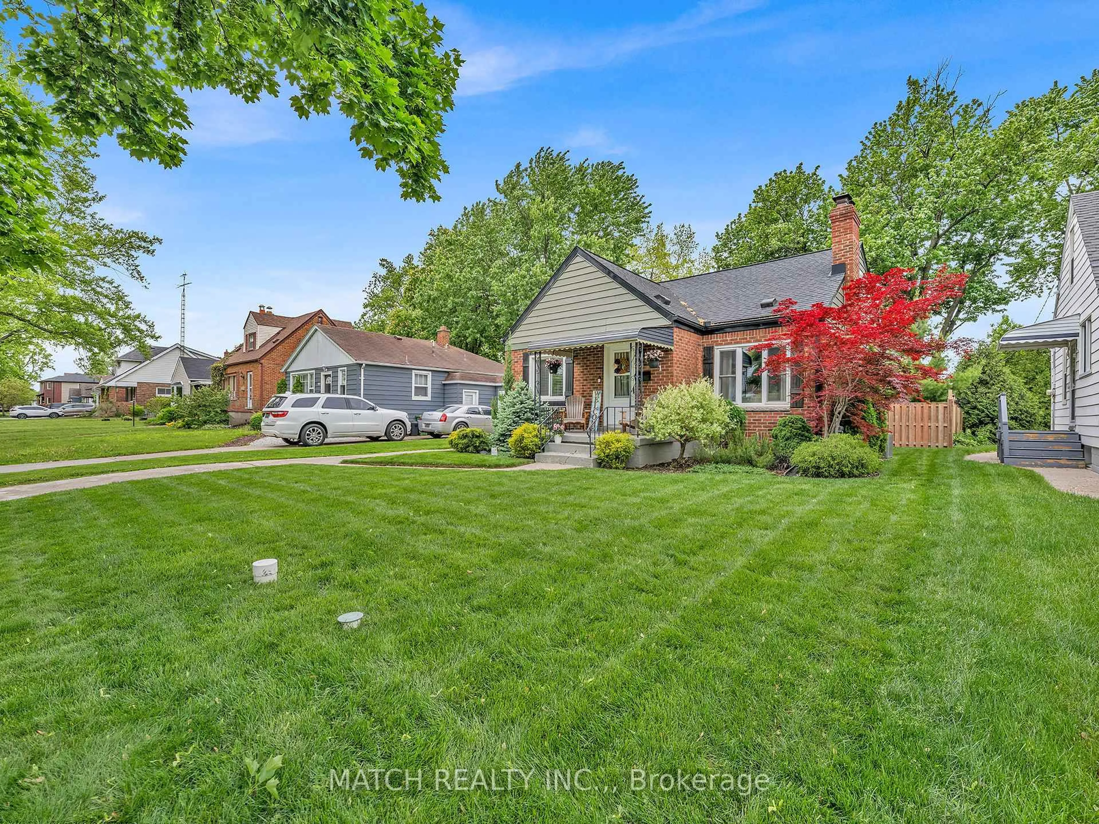 A pic from outside/outdoor area/front of a property/back of a property/a pic from drone, street for 911 Homedale Blvd, Windsor Ontario N8S 2T1