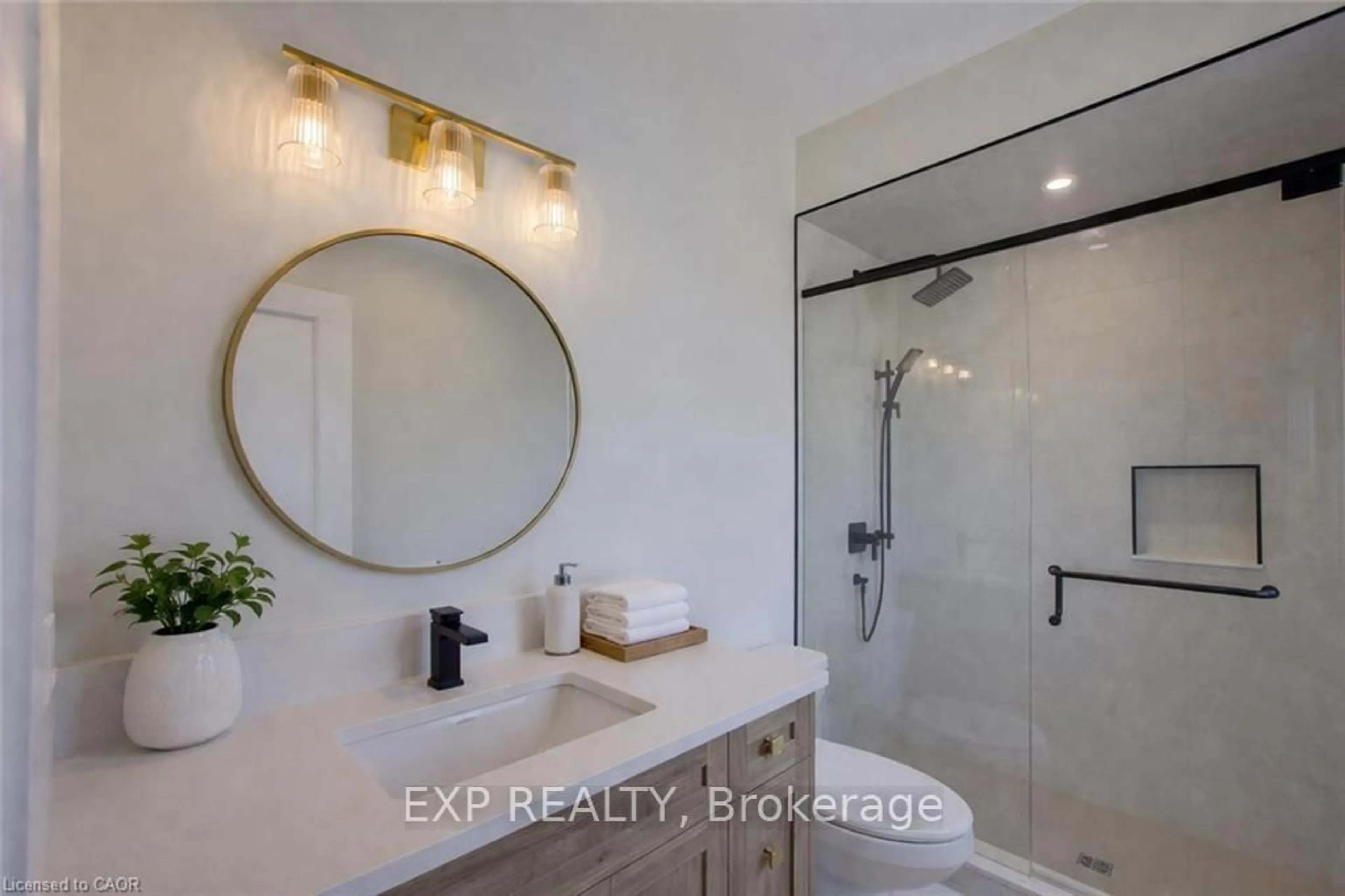 Contemporary bathroom, ceramic/tile floor for 97 BEDELL Dr, Mapleton Ontario N0G 1P0