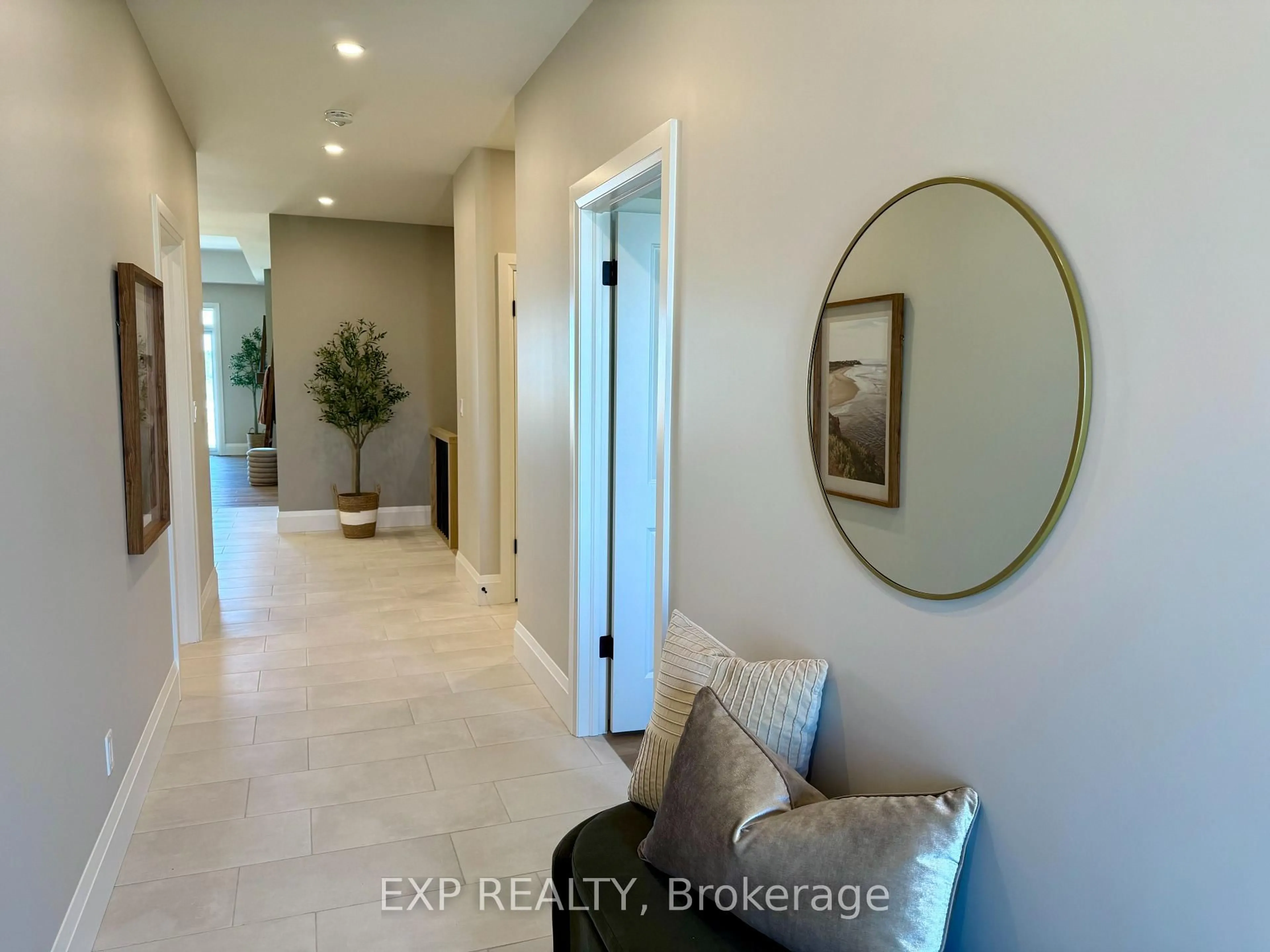 Indoor entryway for 99 BEDELL Dr, Mapleton Ontario N0G 1P0