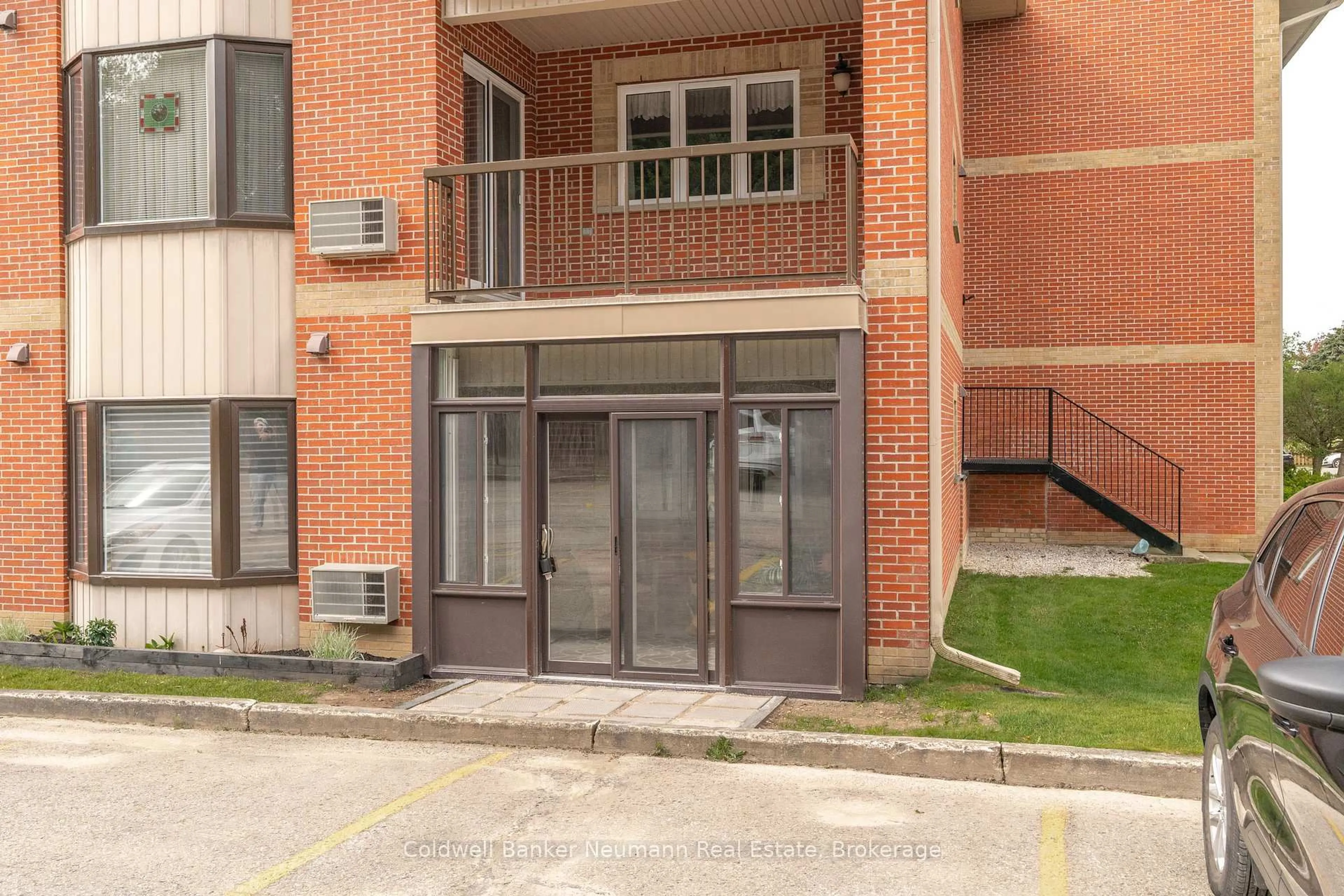 Indoor foyer for 440 Durham St #102, Wellington North Ontario N0G 2L1