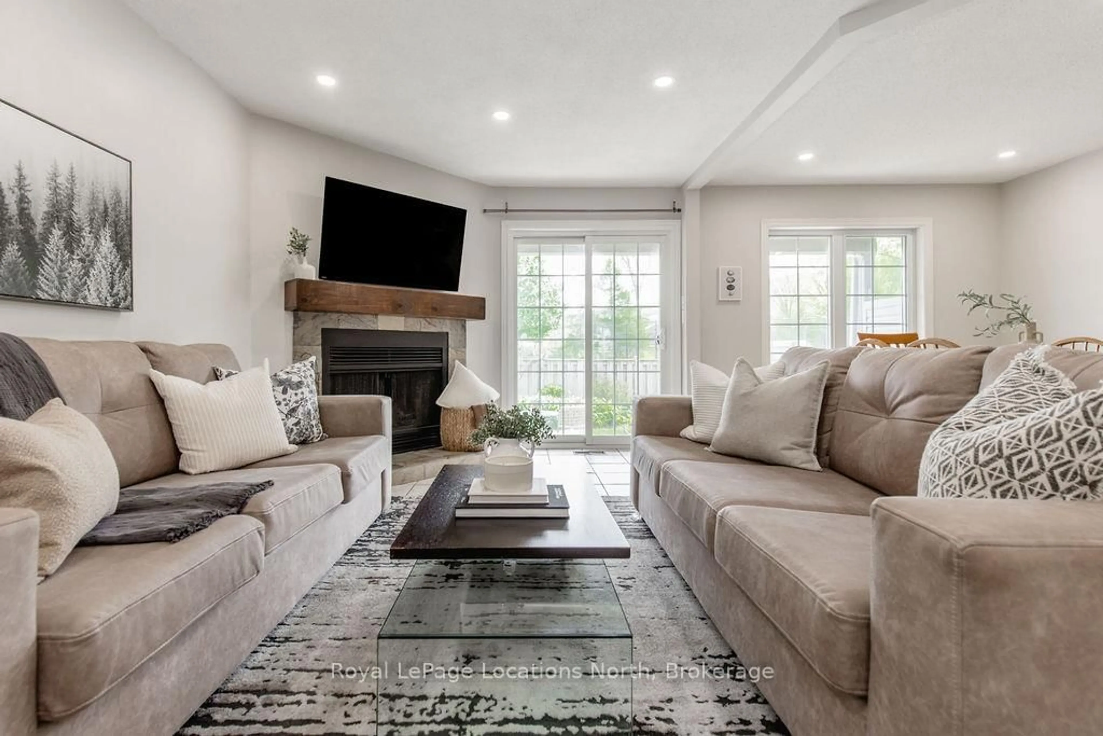 Living room with furniture, unknown for 162 Settlers Way #27, Blue Mountains Ontario L9Y 0M4